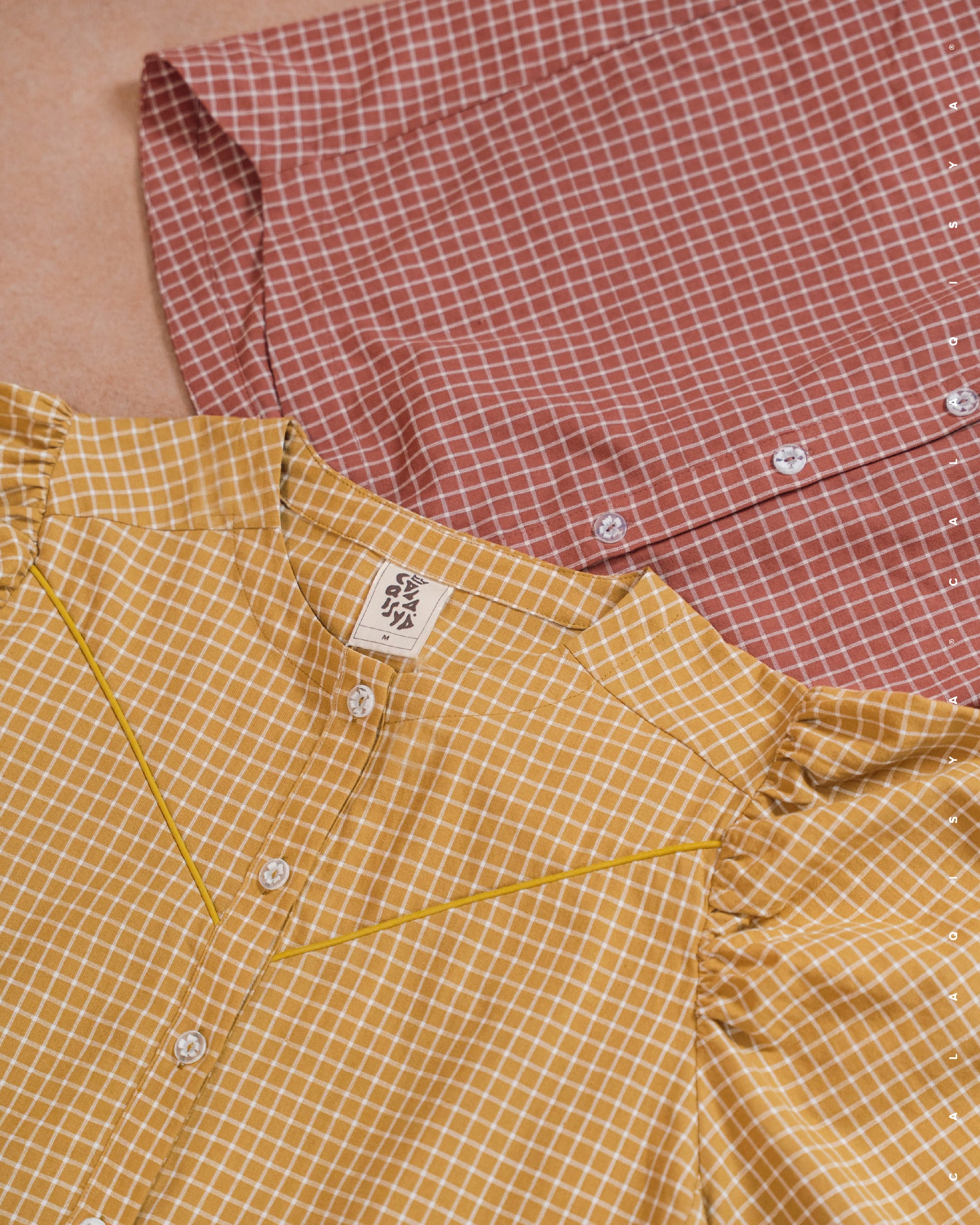 DARLA CHECKERED TOP IN FUDGE