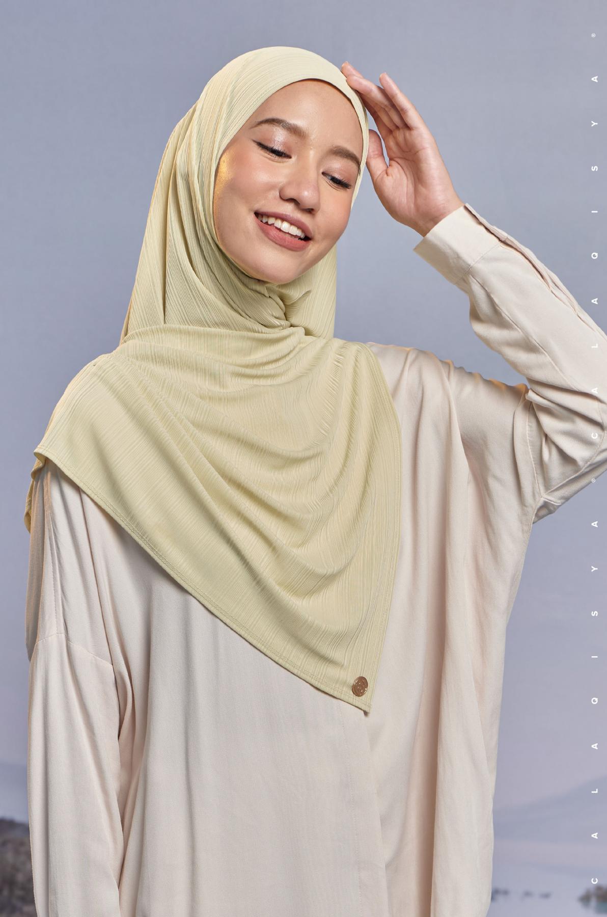 air-scarf-in-almond-oil-02-20230706162335