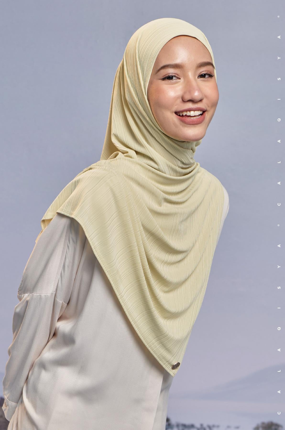 air-scarf-in-almond-oil-03-20230706162335