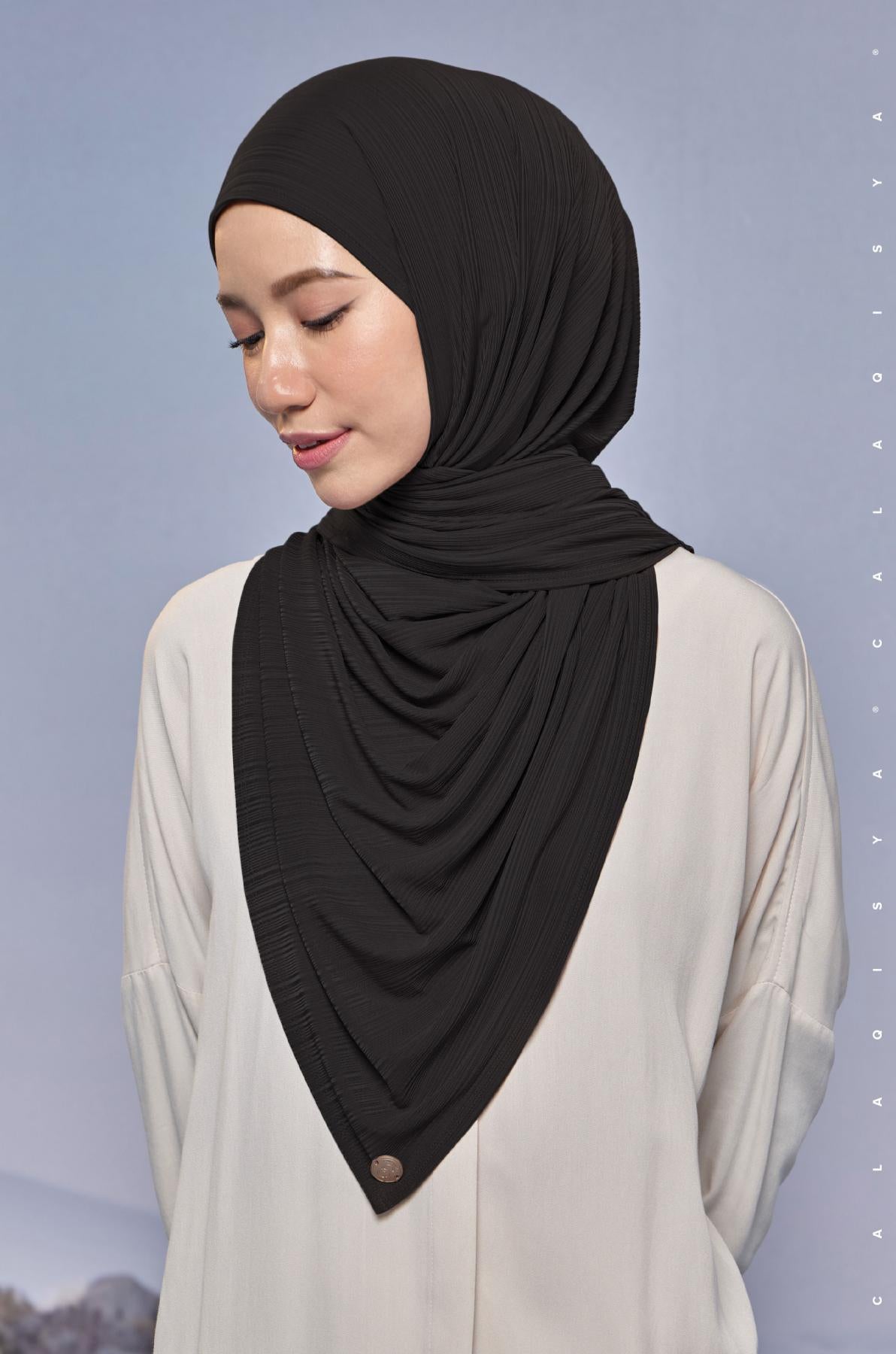 air-scarf-in-black-01-20230706162221