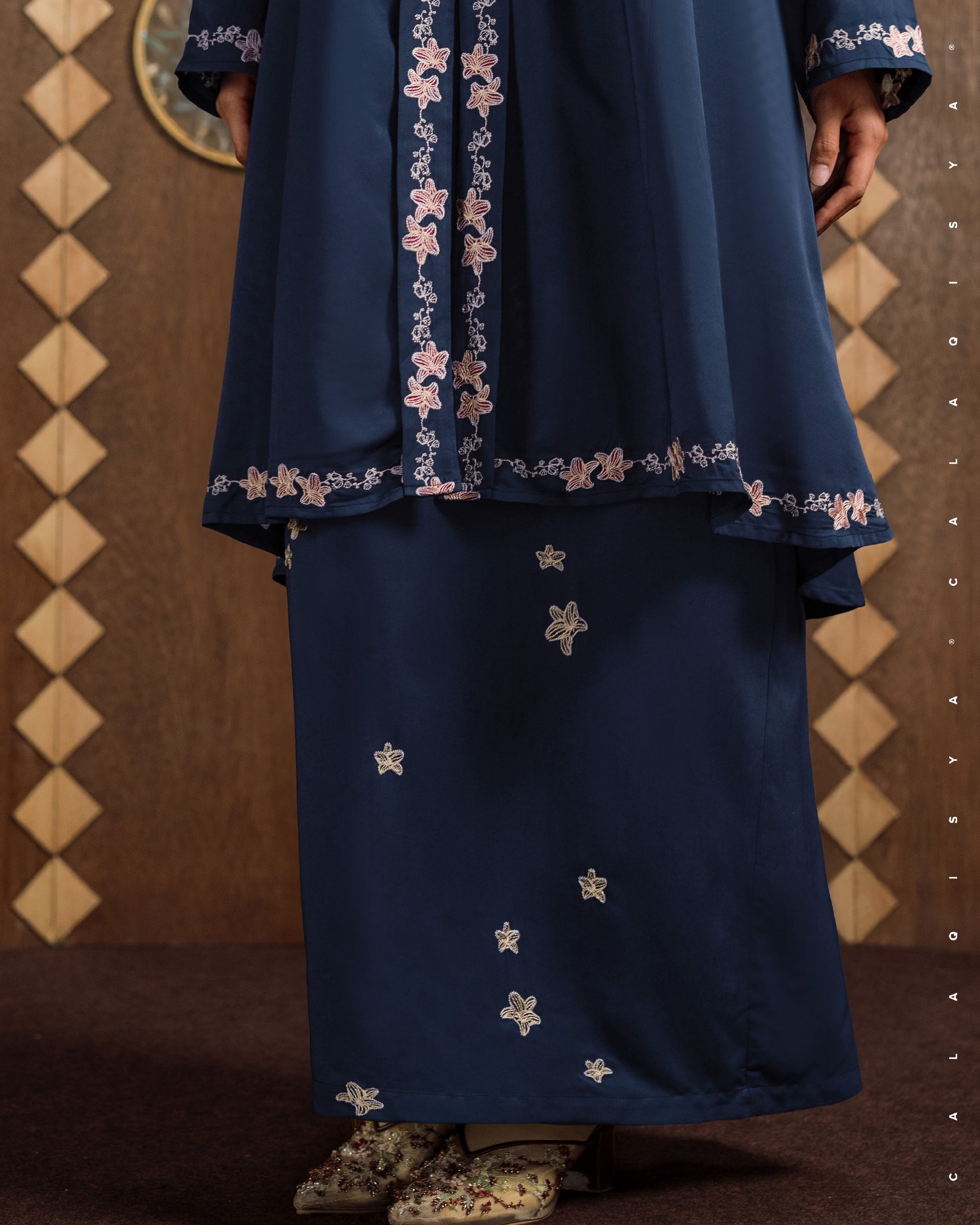AKAAR LEILA IN DARK SAPPHIRE