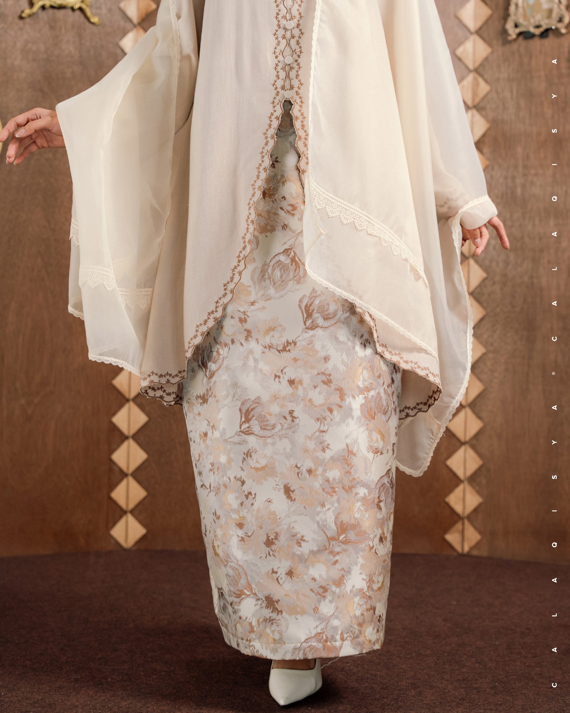 ANNA DALIA IN MOTHER OF PEARL