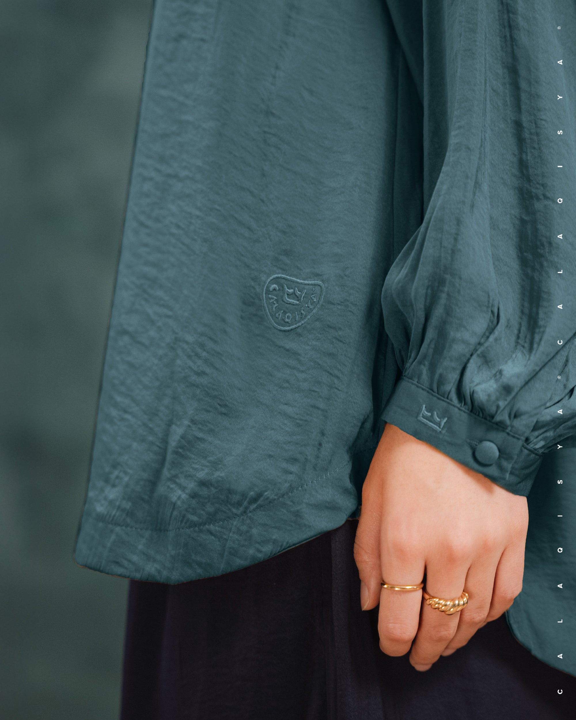 LAUREL BALLOON SLEEVE TOP IN ARCTIC