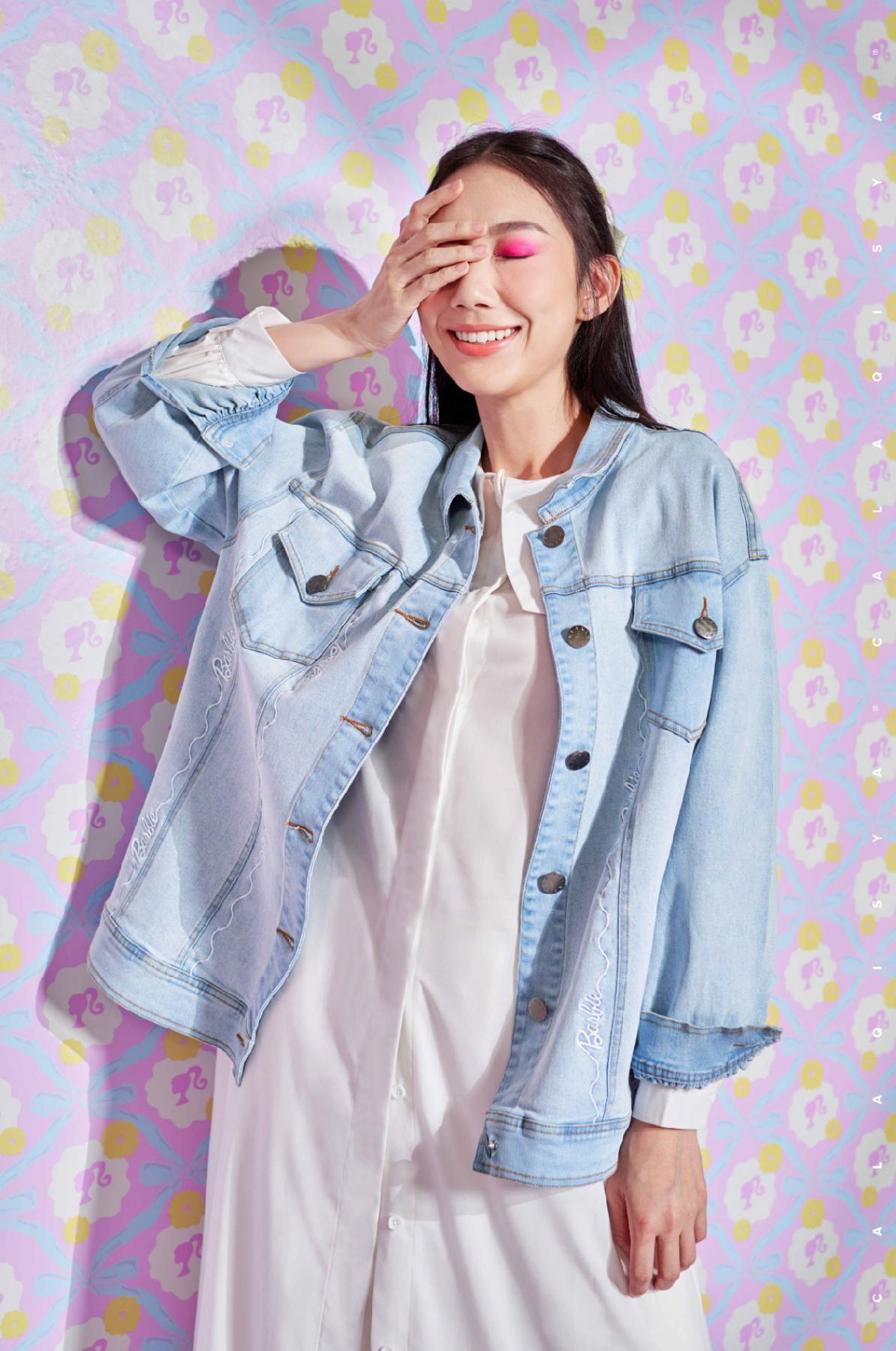 Barbie ™ DENIM JACKET IN BLUE WASHED DENIM