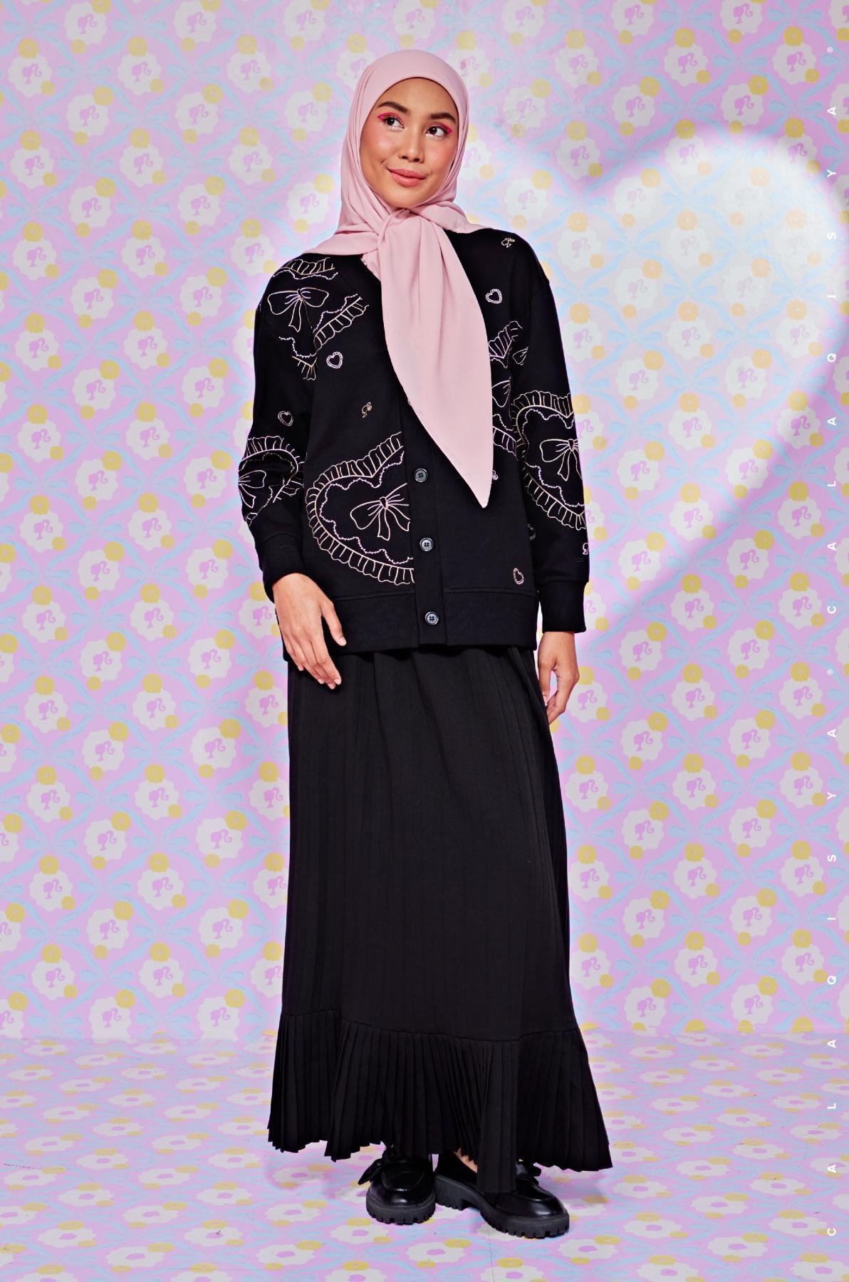 barbietm-x-calaqisya-cardigan-in-black-02-20231031121800