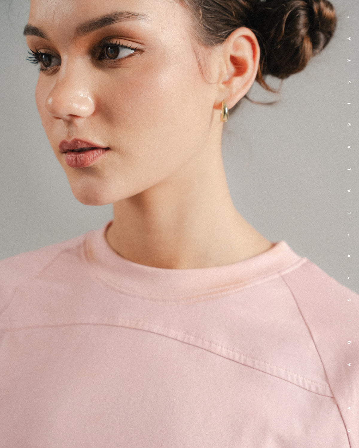 LIGHT CROSSLINE TOP IN BARELY PINK