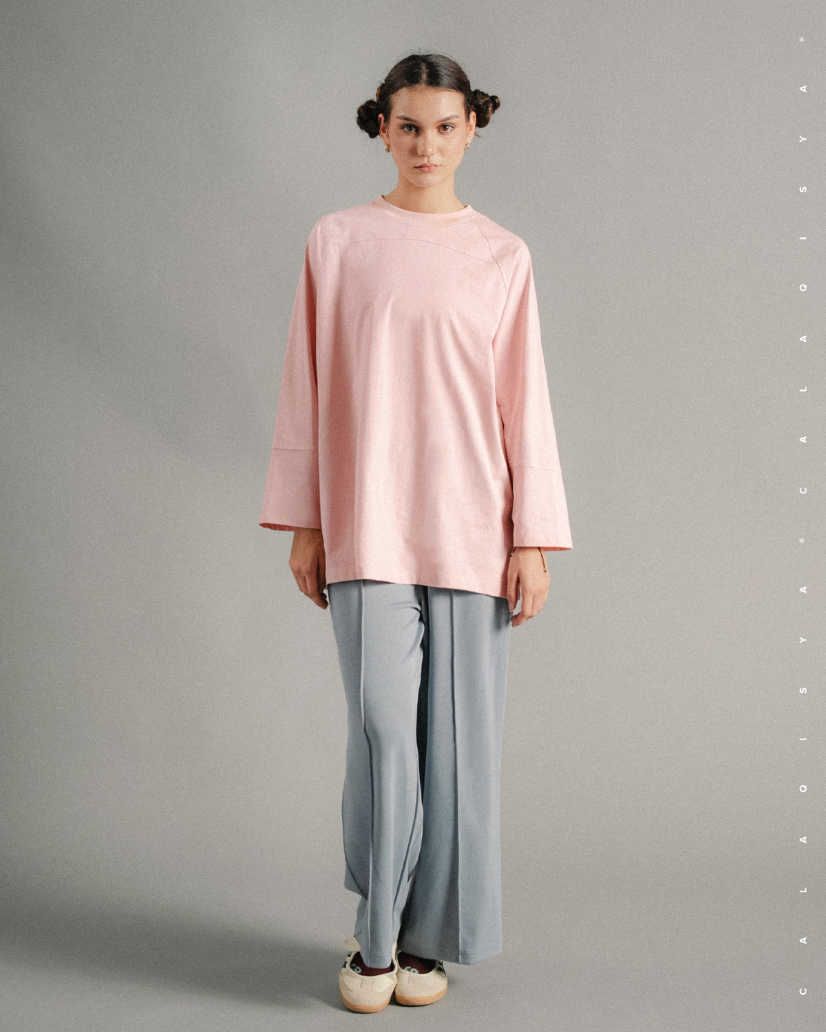 LIGHT CROSSLINE TOP IN BARELY PINK