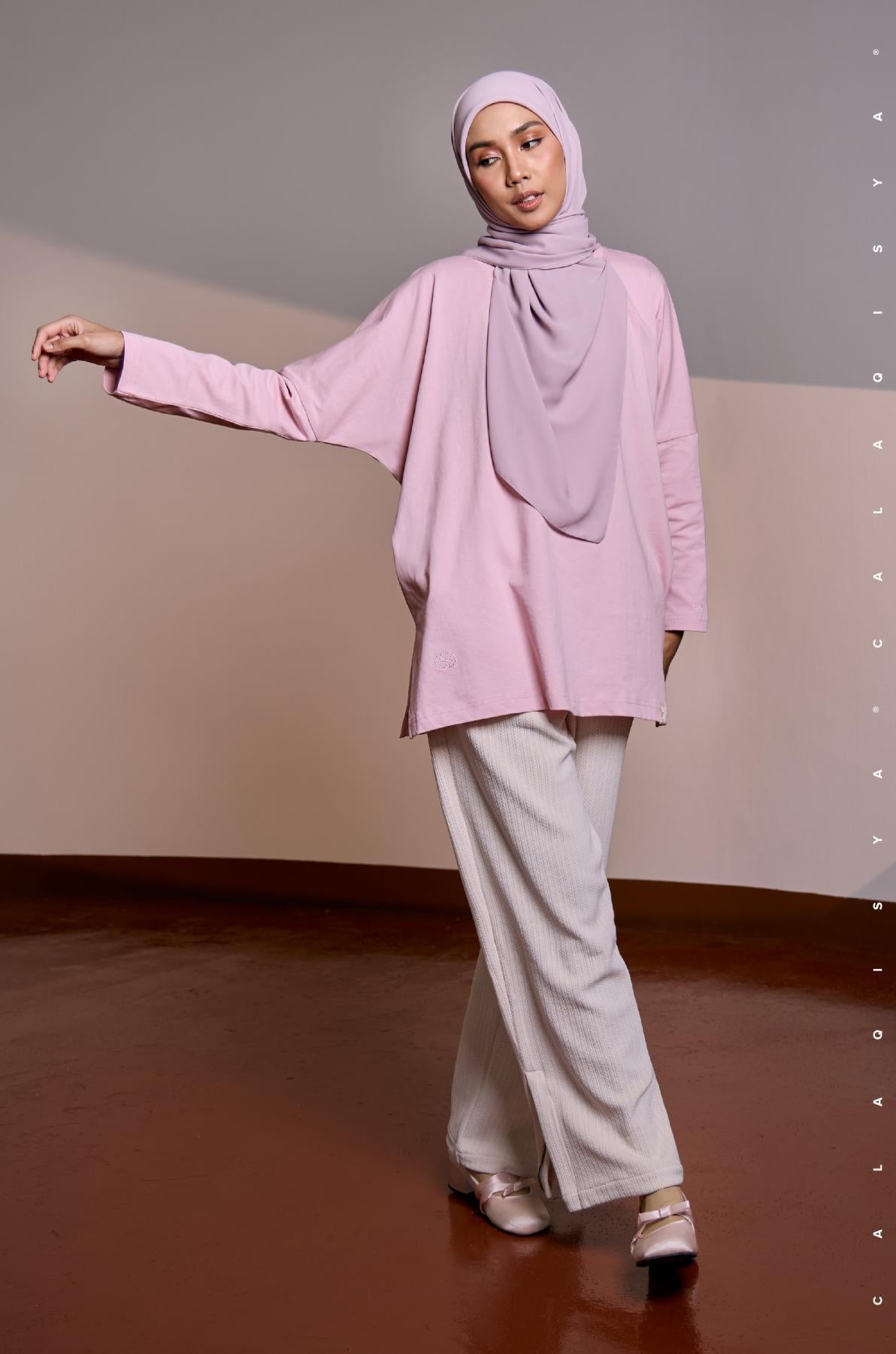 batwing-shirt-2-0-in-chalk-pink-01-20240823121554