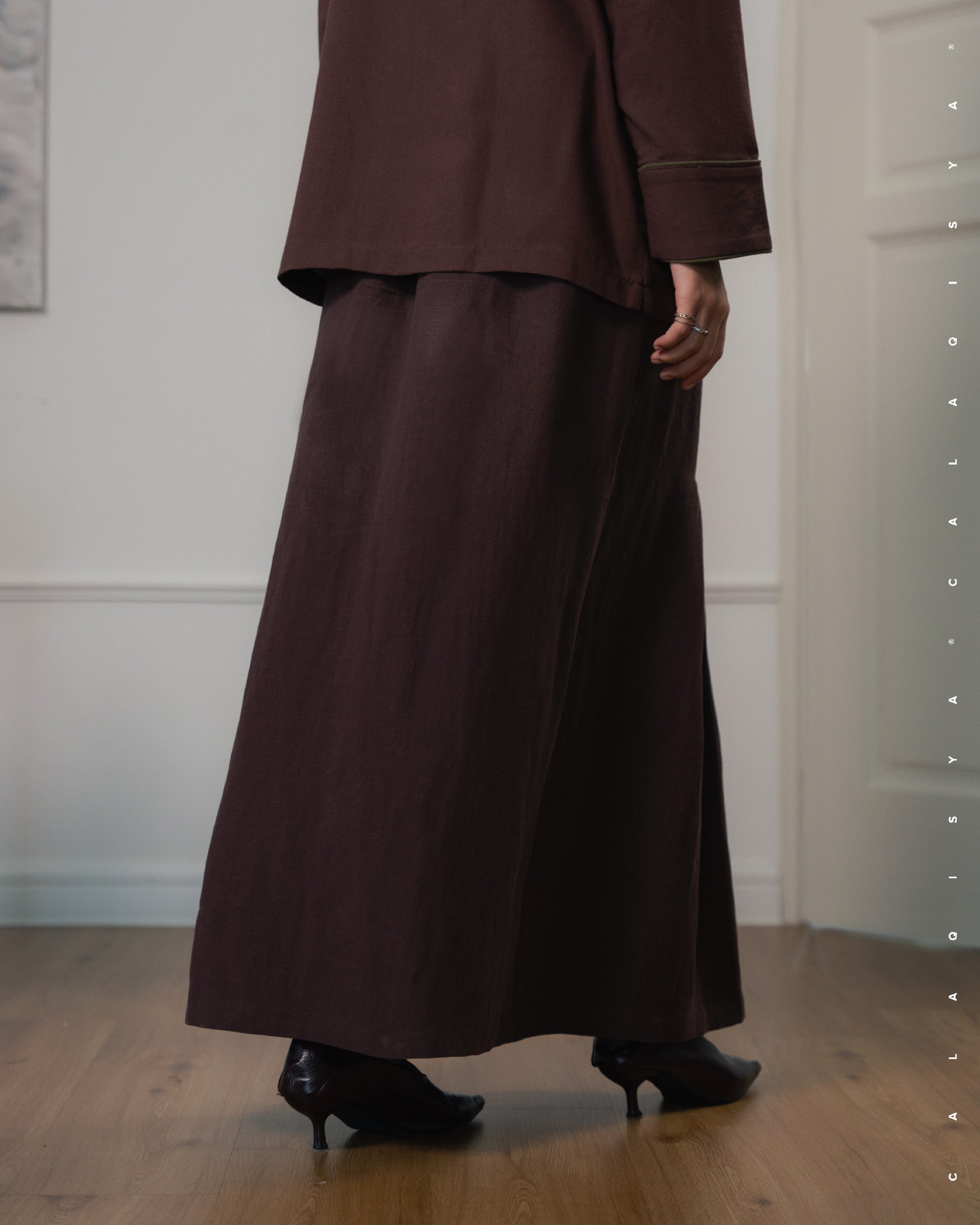 WRITER SKIRT IN BITTER CHOCOLATE