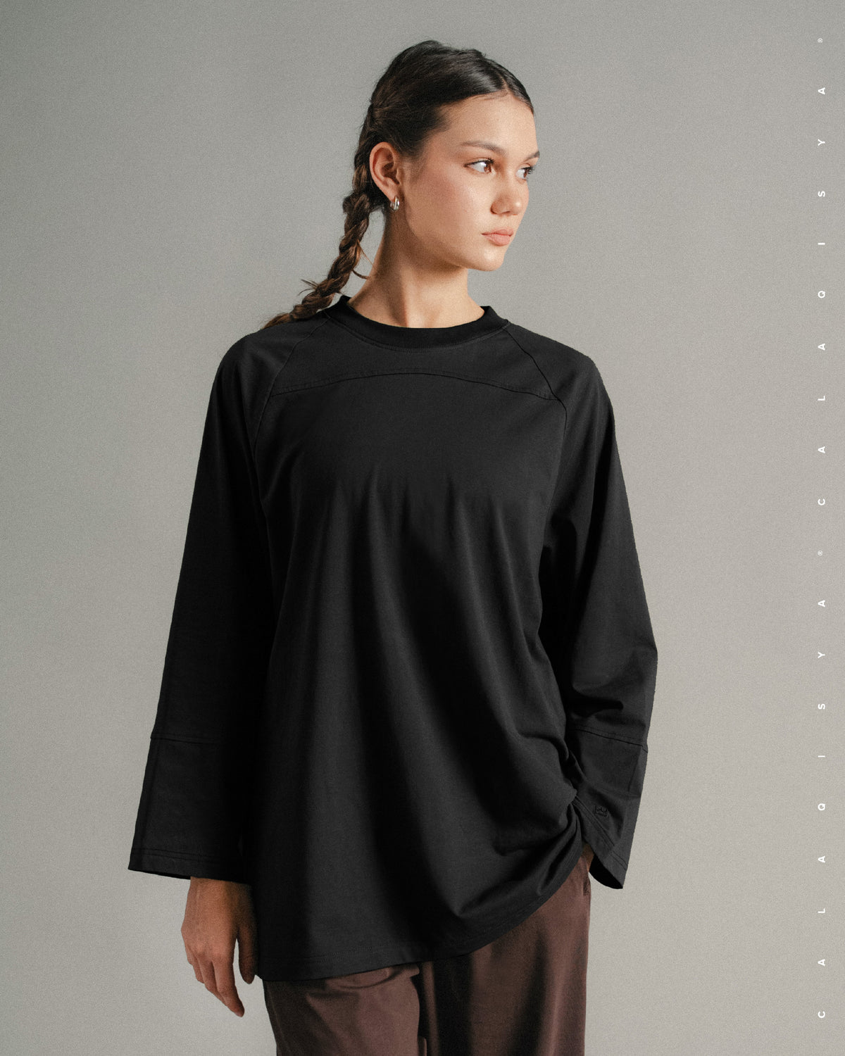 LIGHT CROSSLINE TOP IN BLACK