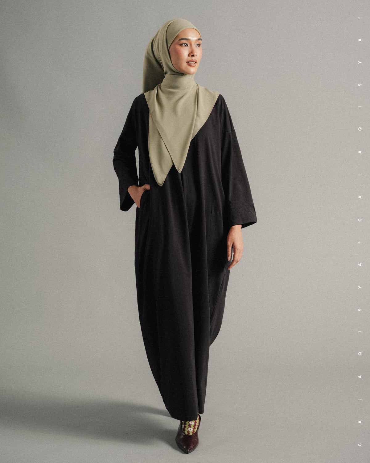 LIGHT DRESS IN BLACK