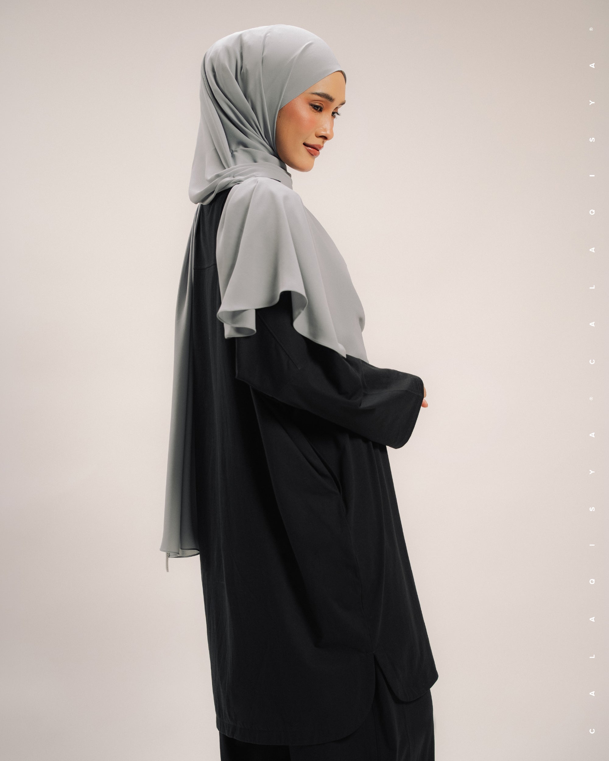 LIGHT LONG TOP IN BLACK