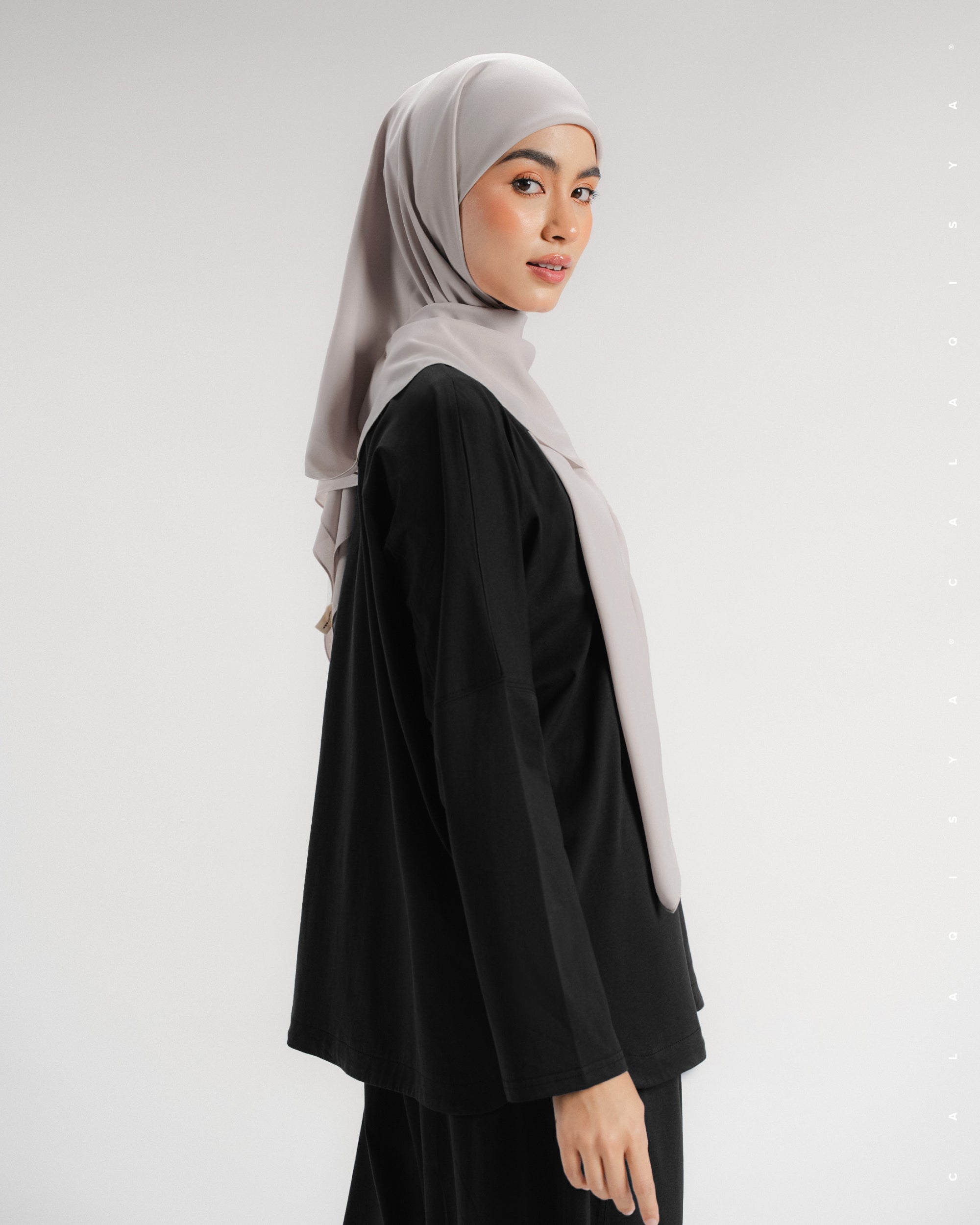 LIGHT TOP IN BLACK