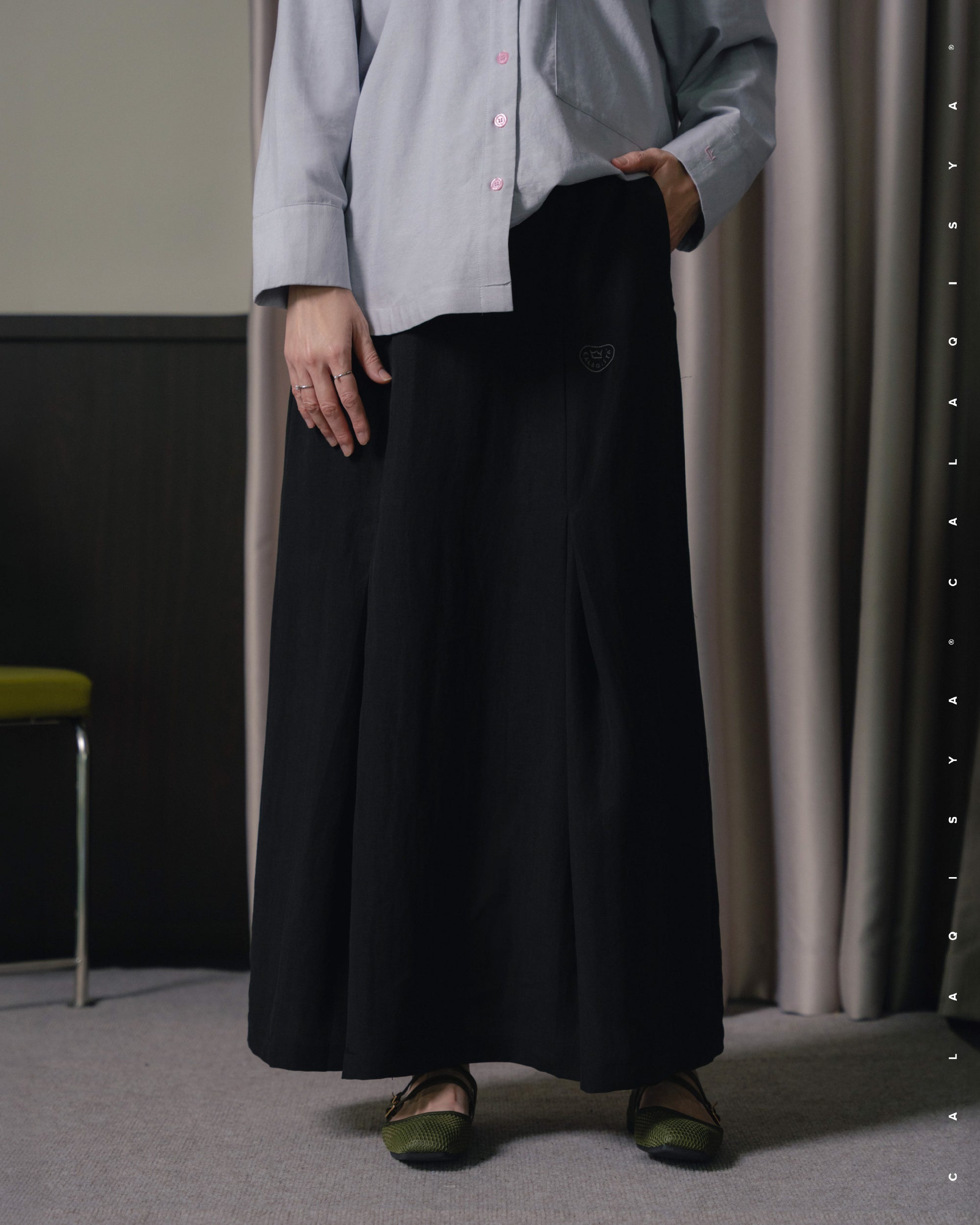 WRITER SKIRT IN BLACK