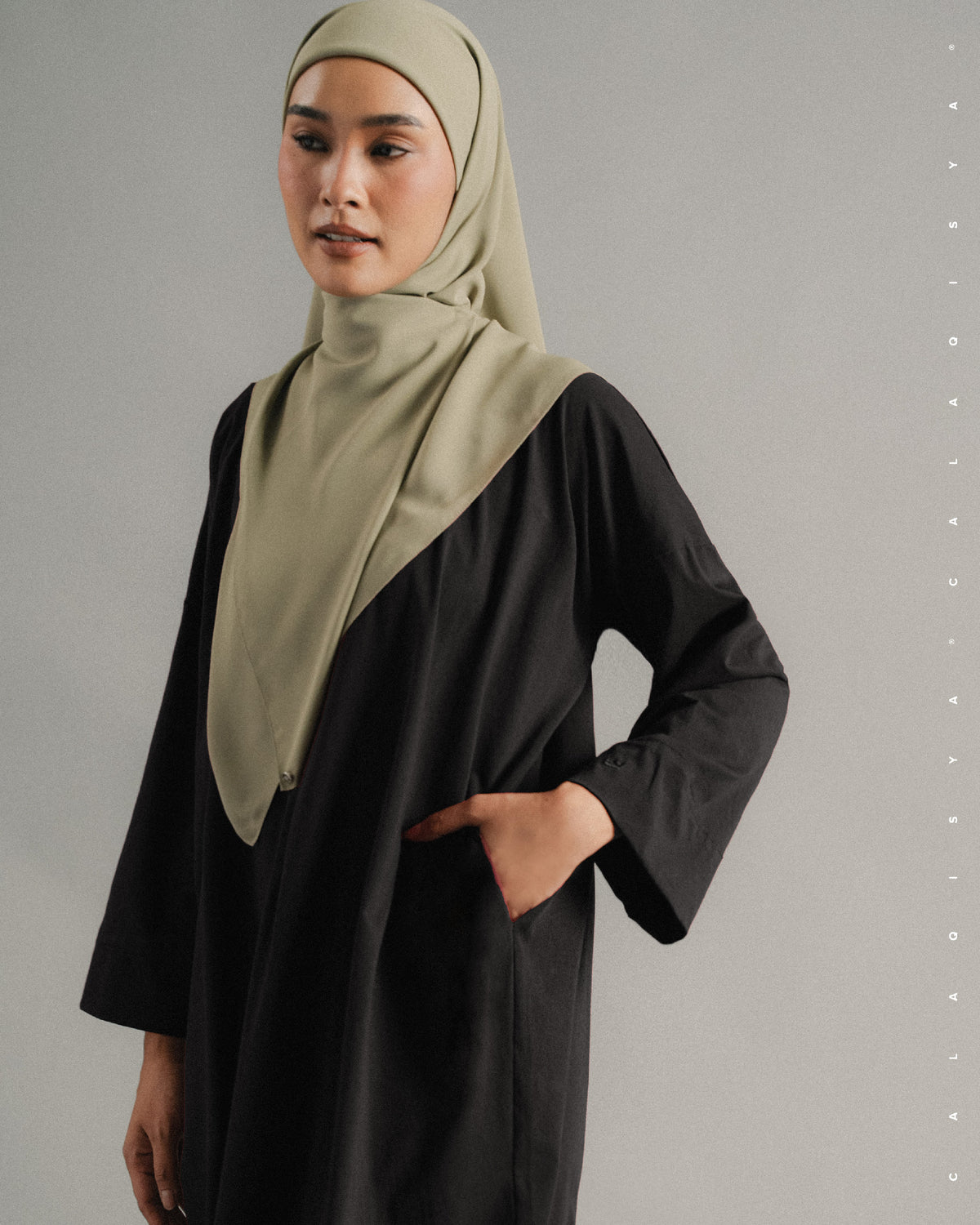 LIGHT DRESS IN BLACK