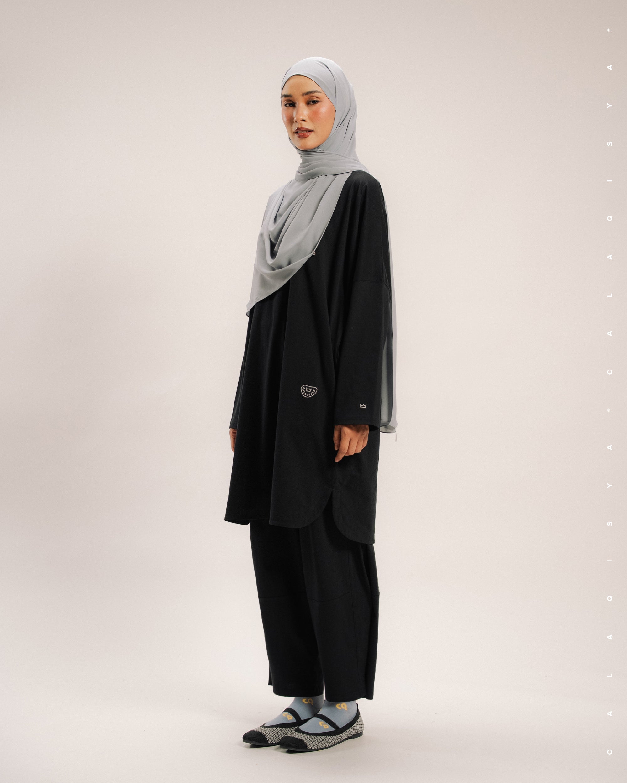 LIGHT LONG TOP IN BLACK