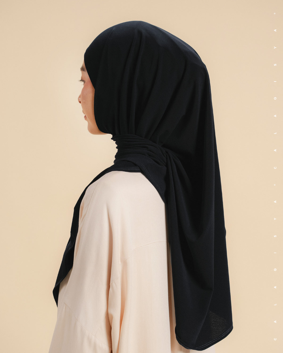 IRONLESS : SAFA TIE BACK UNDERCHIN (ODOURLESS) IN BLACK