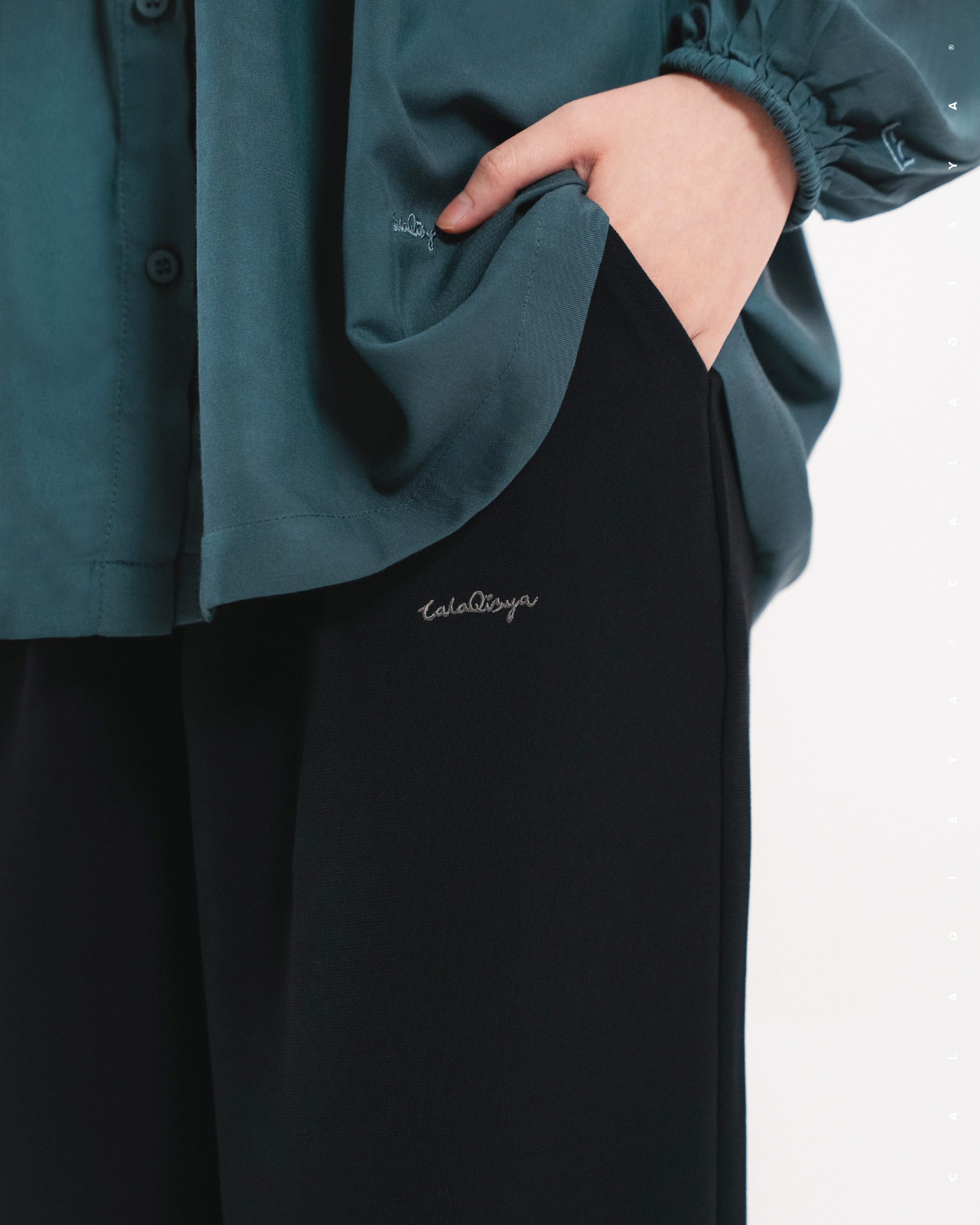SENA STRAIGHT PANTS IN BLACK