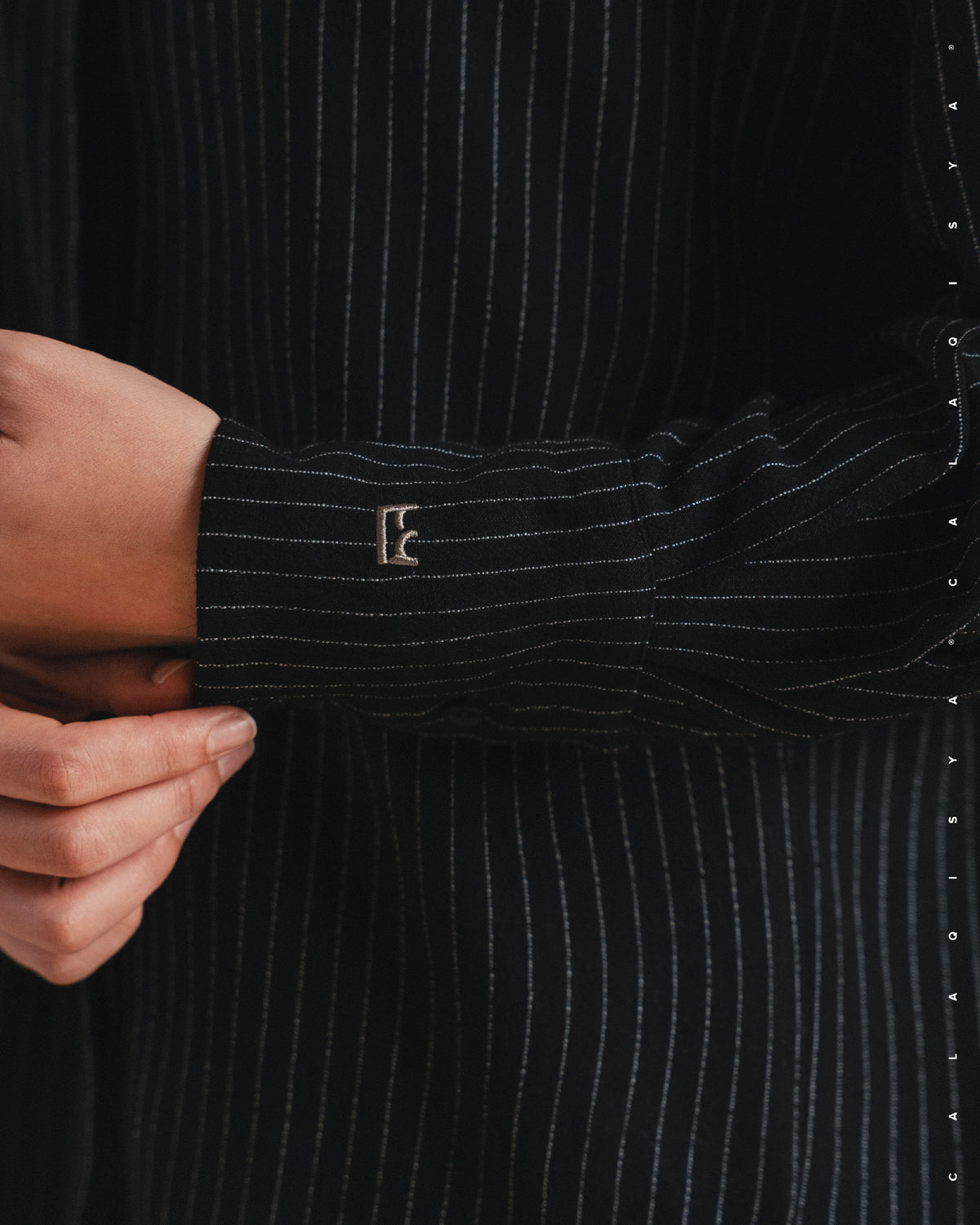 EVERYDAY STRIPE SHIRT IN BLACK