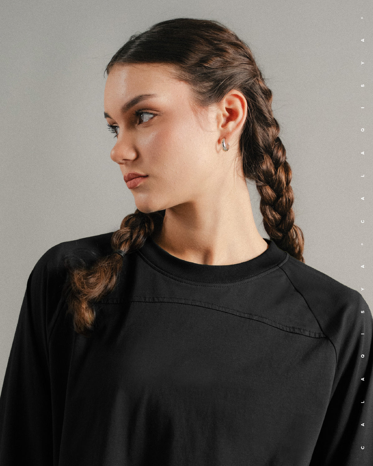 LIGHT CROSSLINE TOP IN BLACK