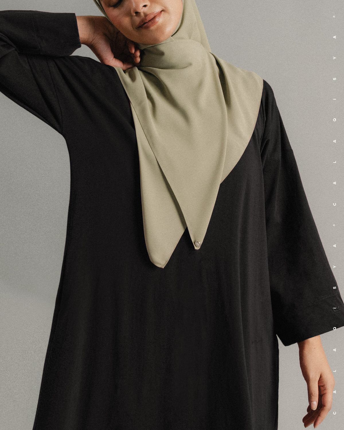 LIGHT DRESS IN BLACK