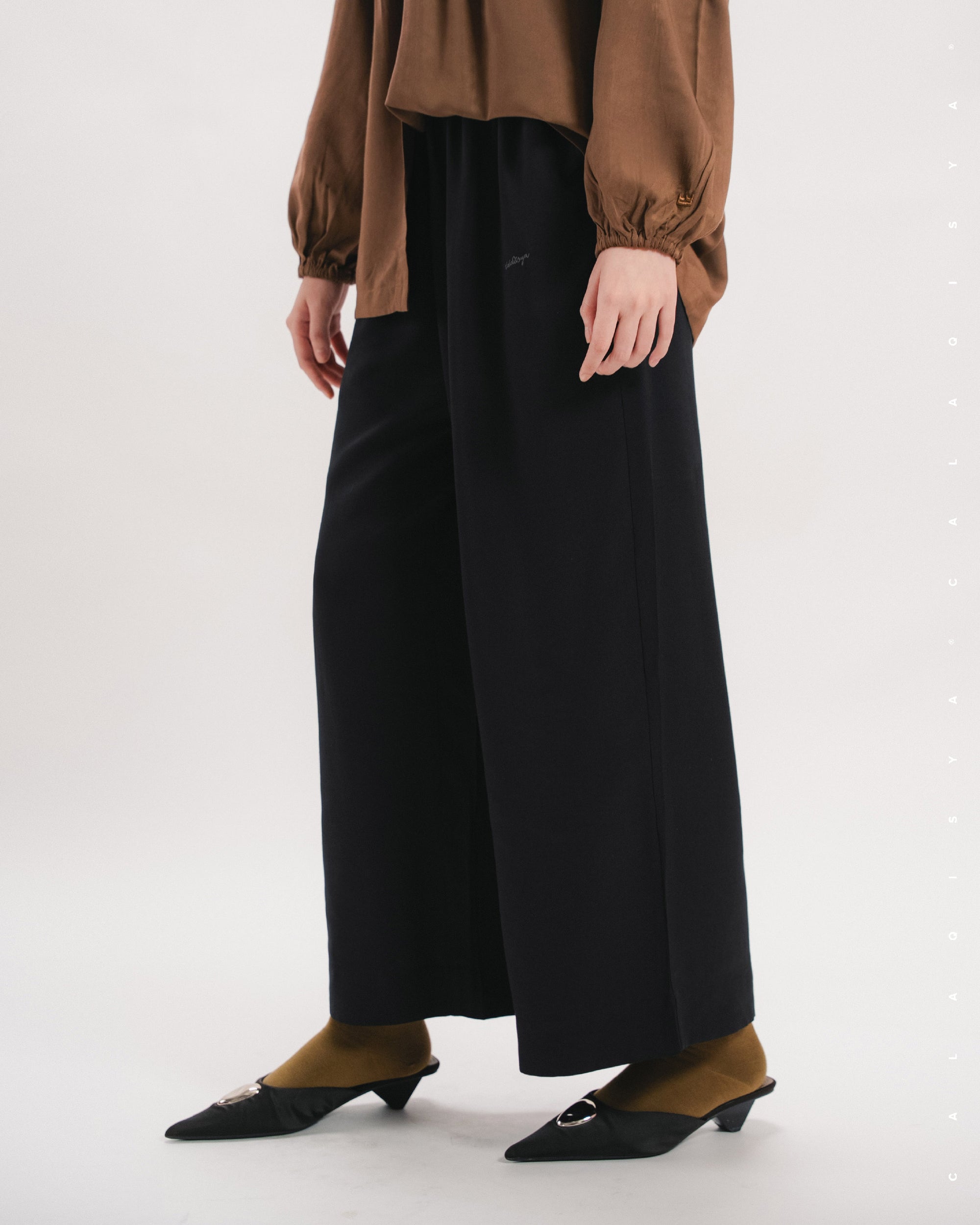 AKAAR PANTS IN BLACK