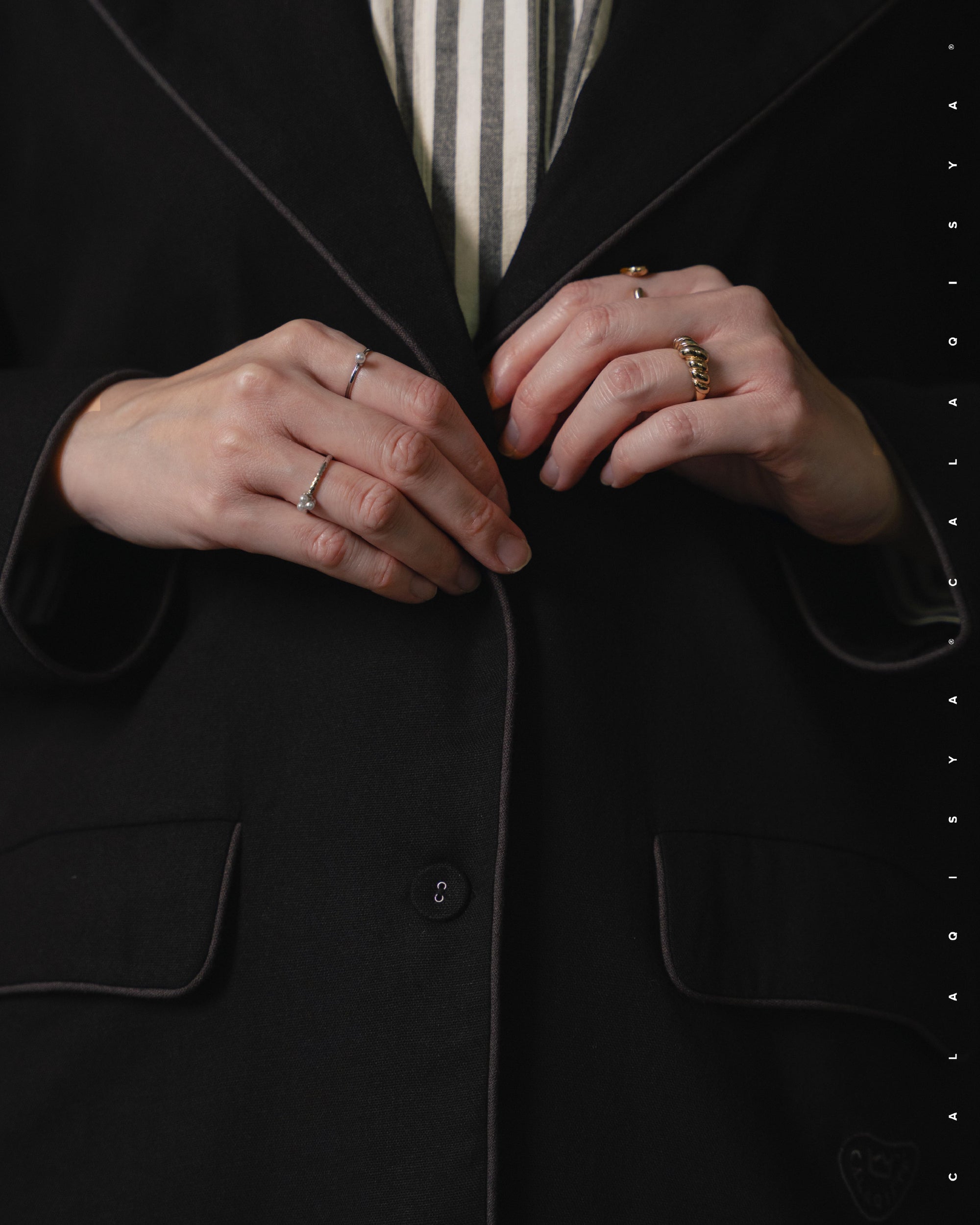 HOURS BLAZER (100% LINEN) IN BLACK