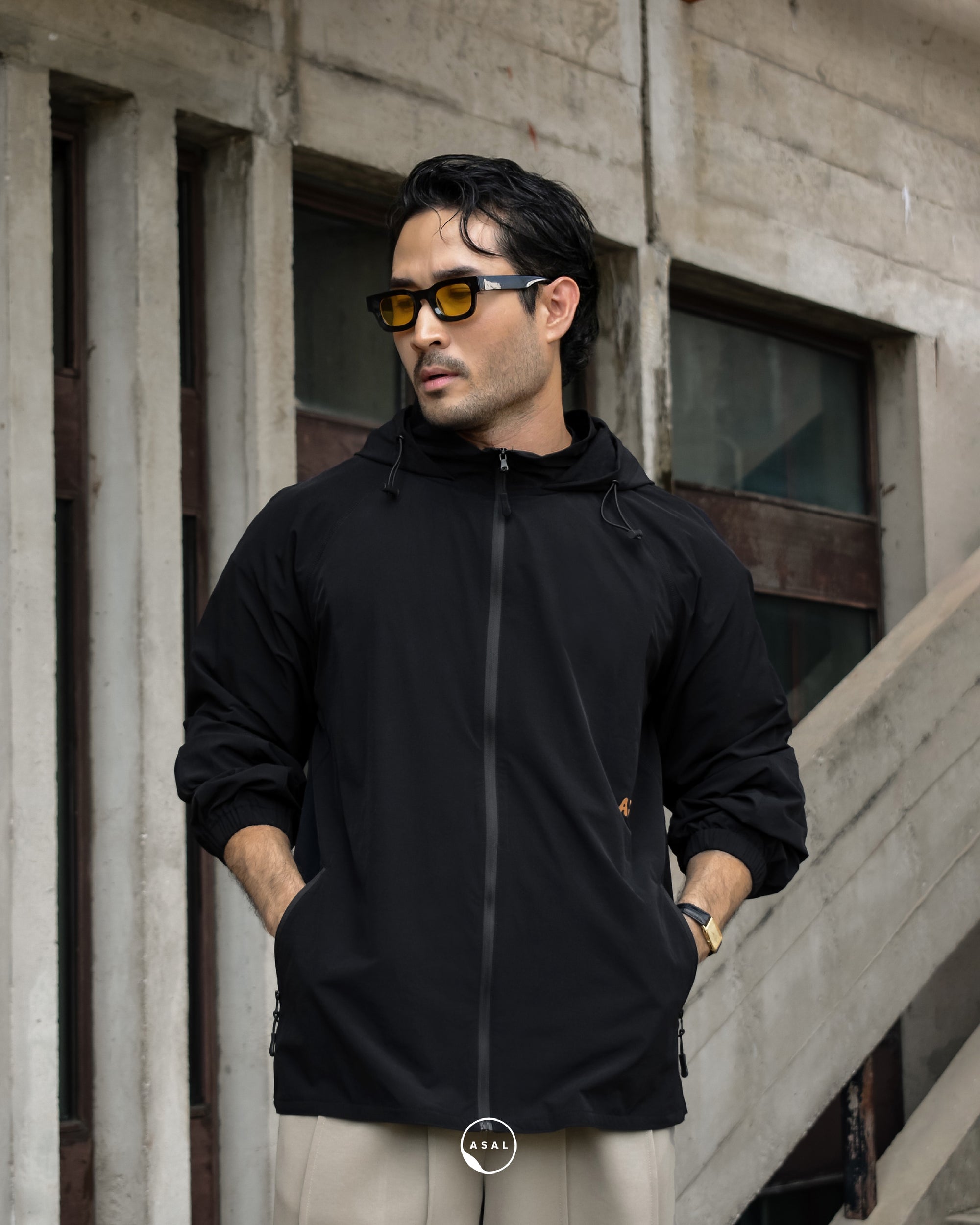 ASAL TEMPO WINDBREAKER IN BLACK