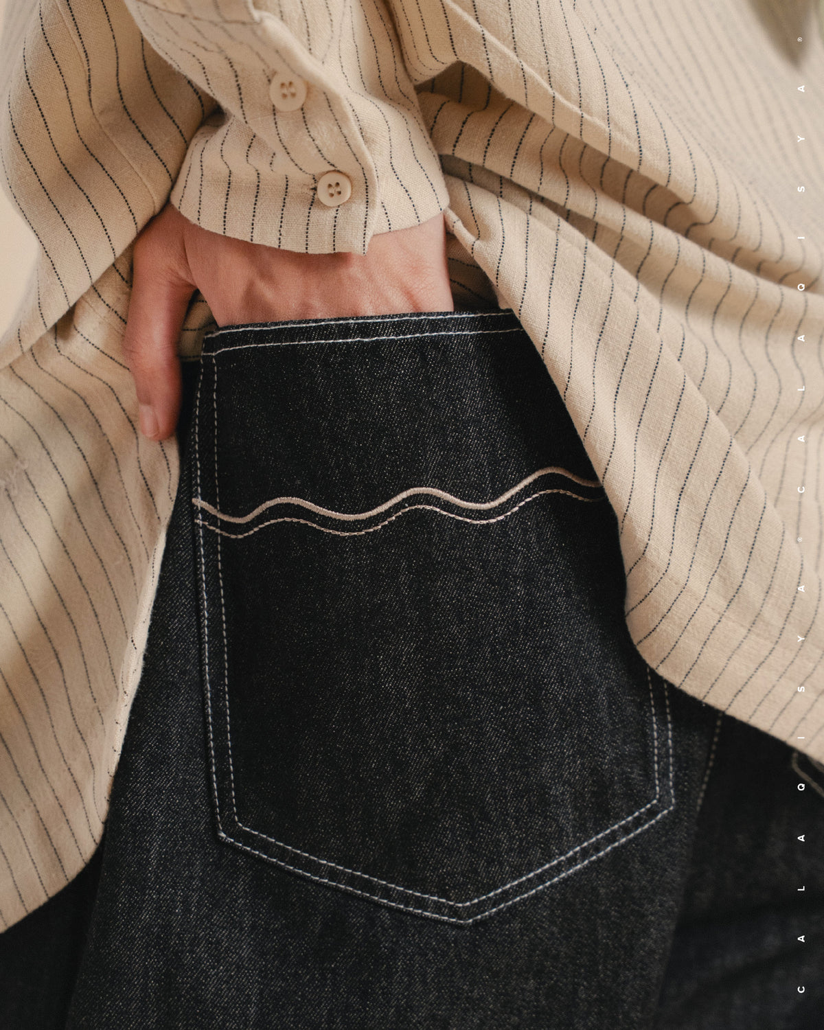CRISP JEANS IN BLACK DENIM