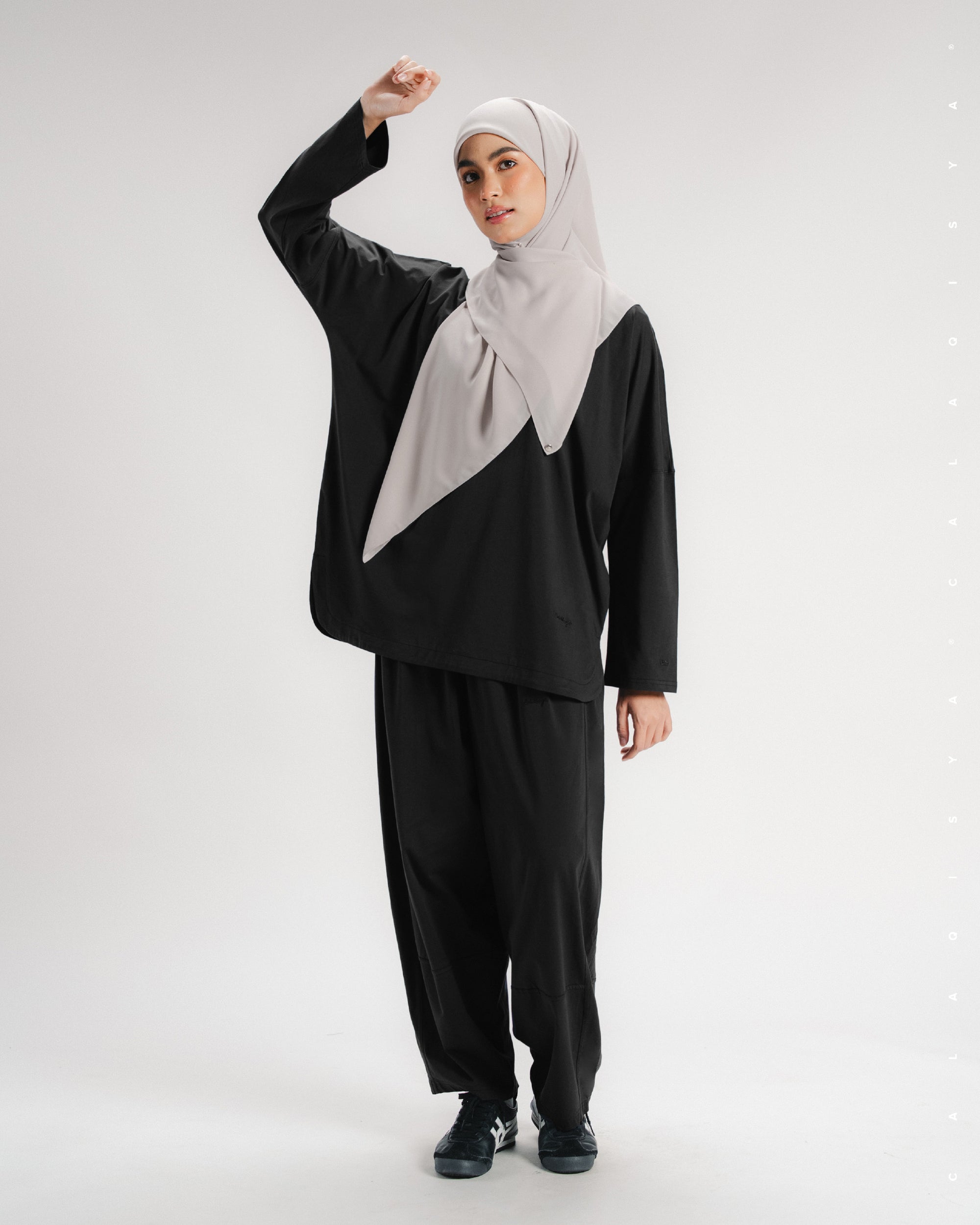 LIGHT COCOON PANTS IN BLACK