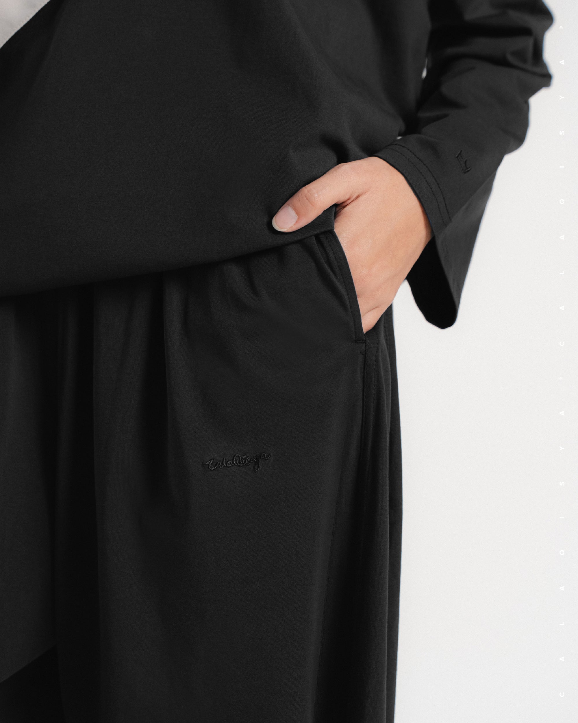 LIGHT COCOON PANTS IN BLACK