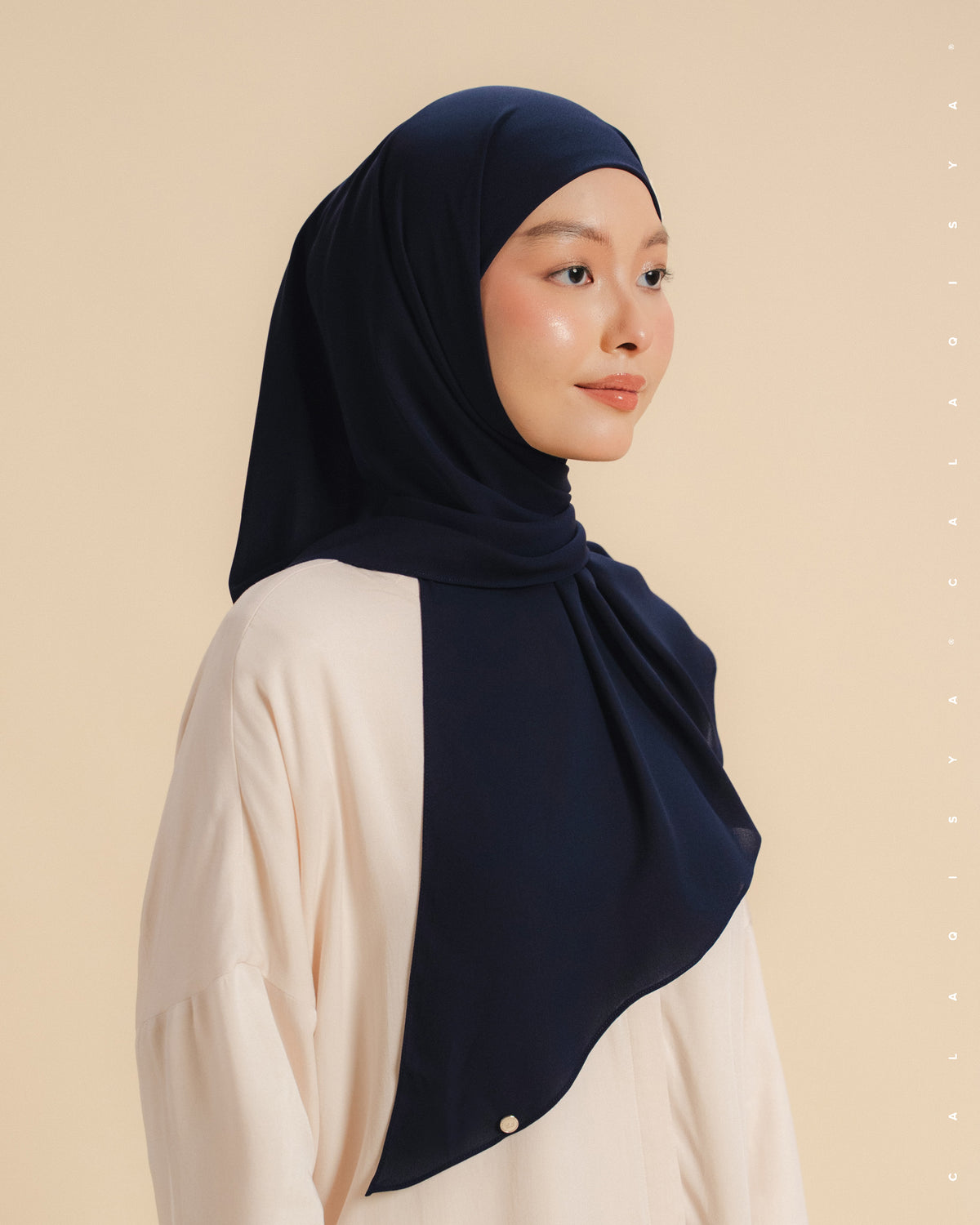 DANIAH TIE BACK UNDERCHIN (TRIANGLE) IN BLUE BLACK