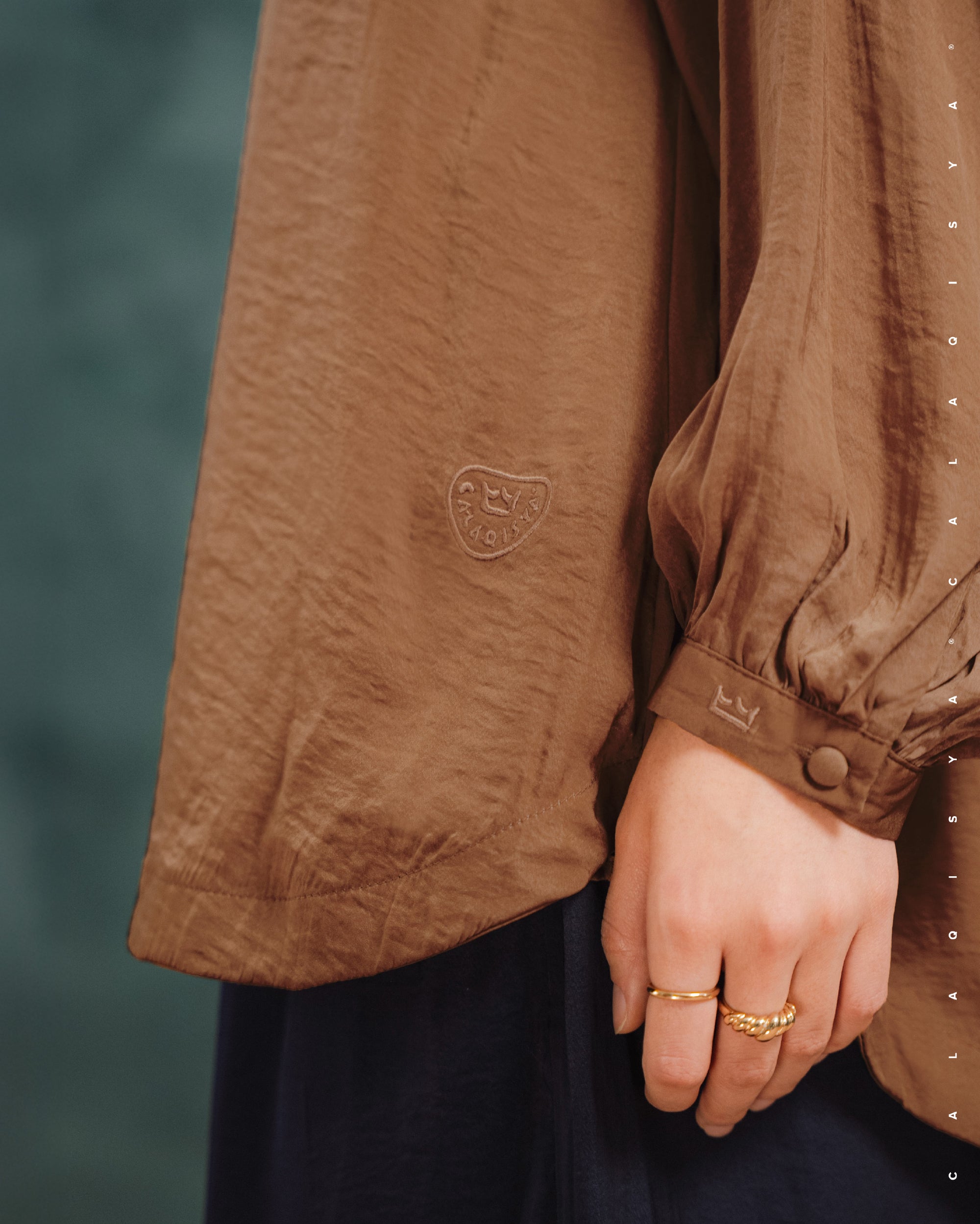 LAUREL BALLOON SLEEVE TOP IN BROWN SUGAR