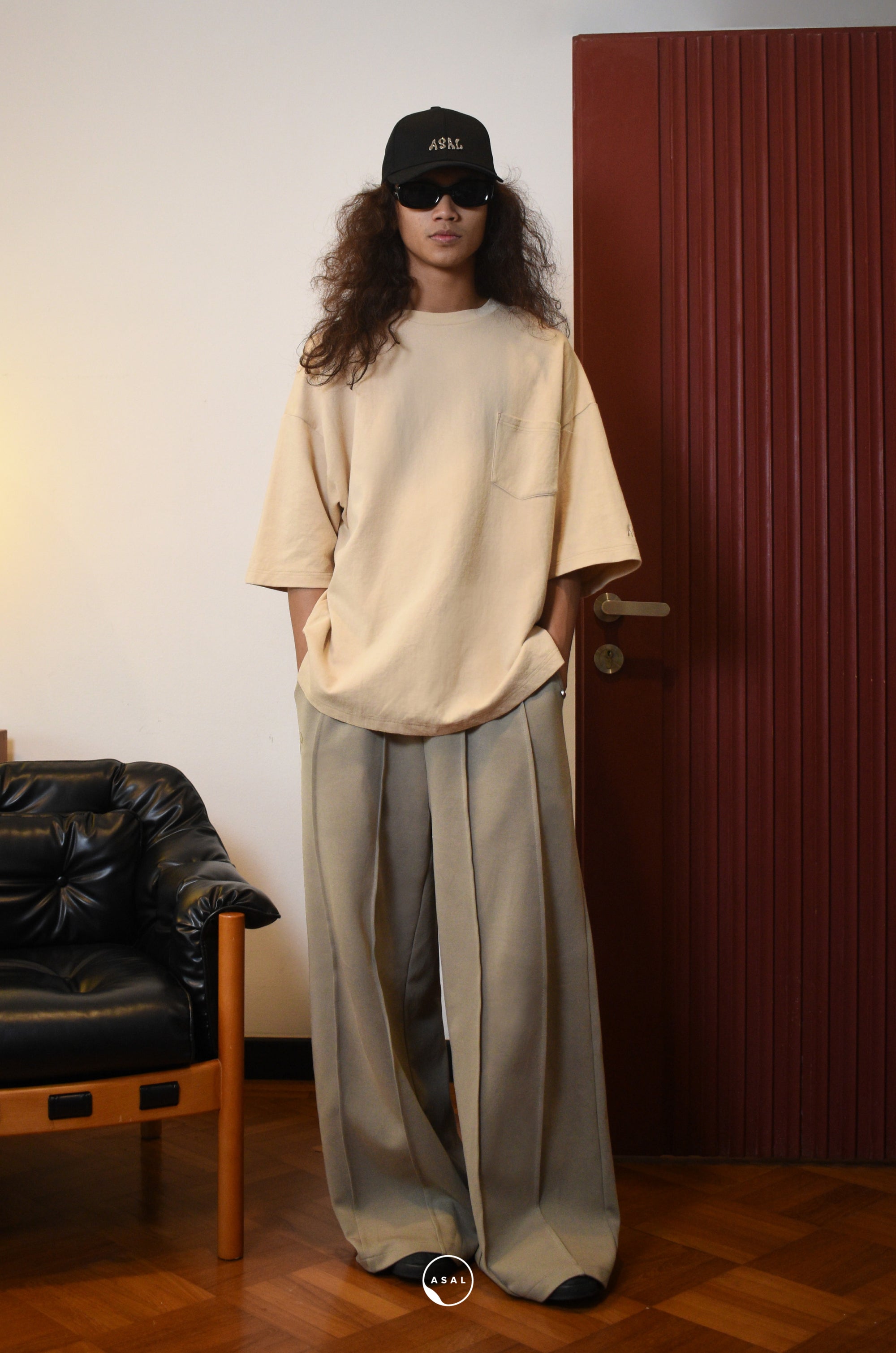 LEOS OVERSIZED T-SHIRT (MED)