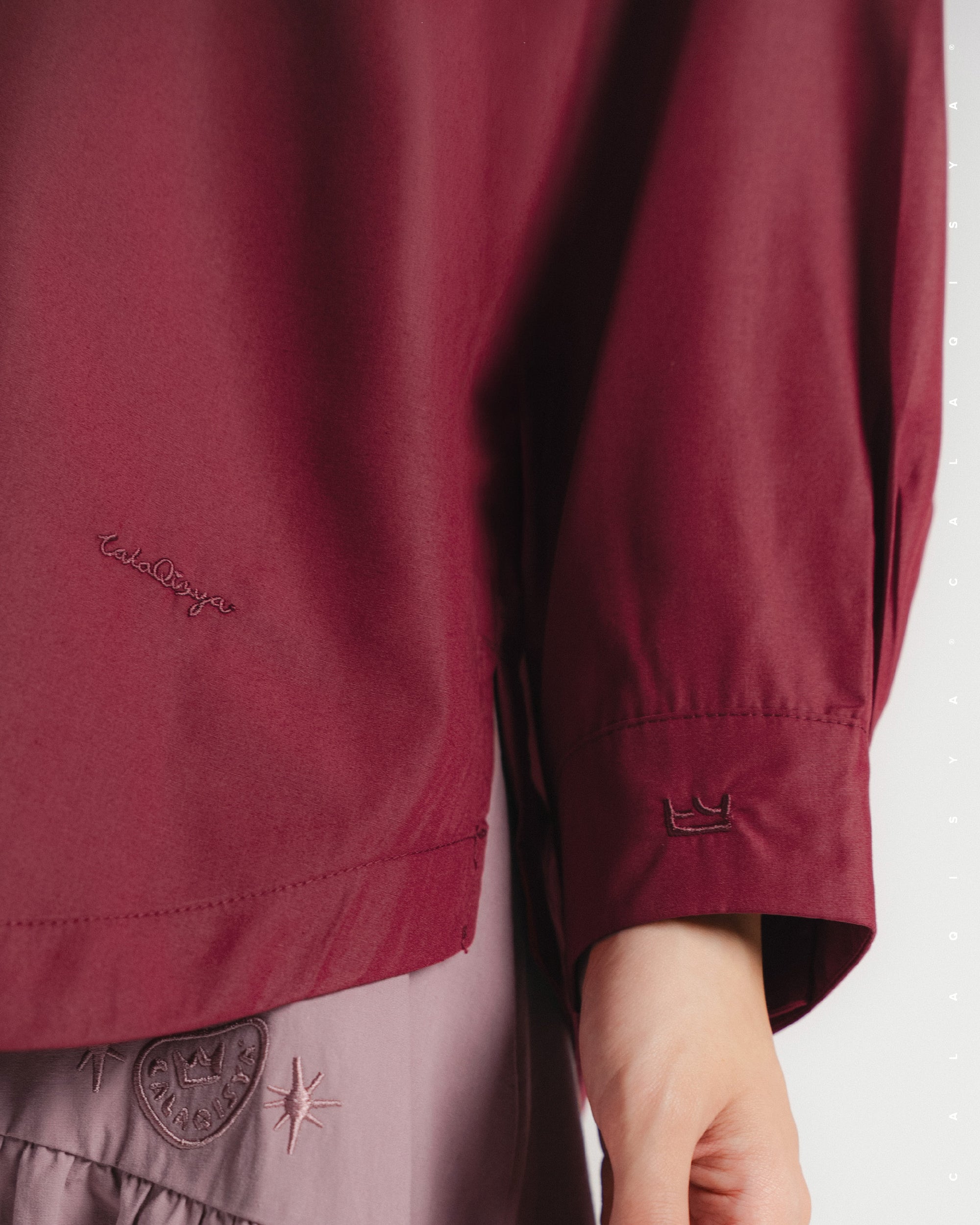 AMBER PLAIN SHIRT IN CABERNET