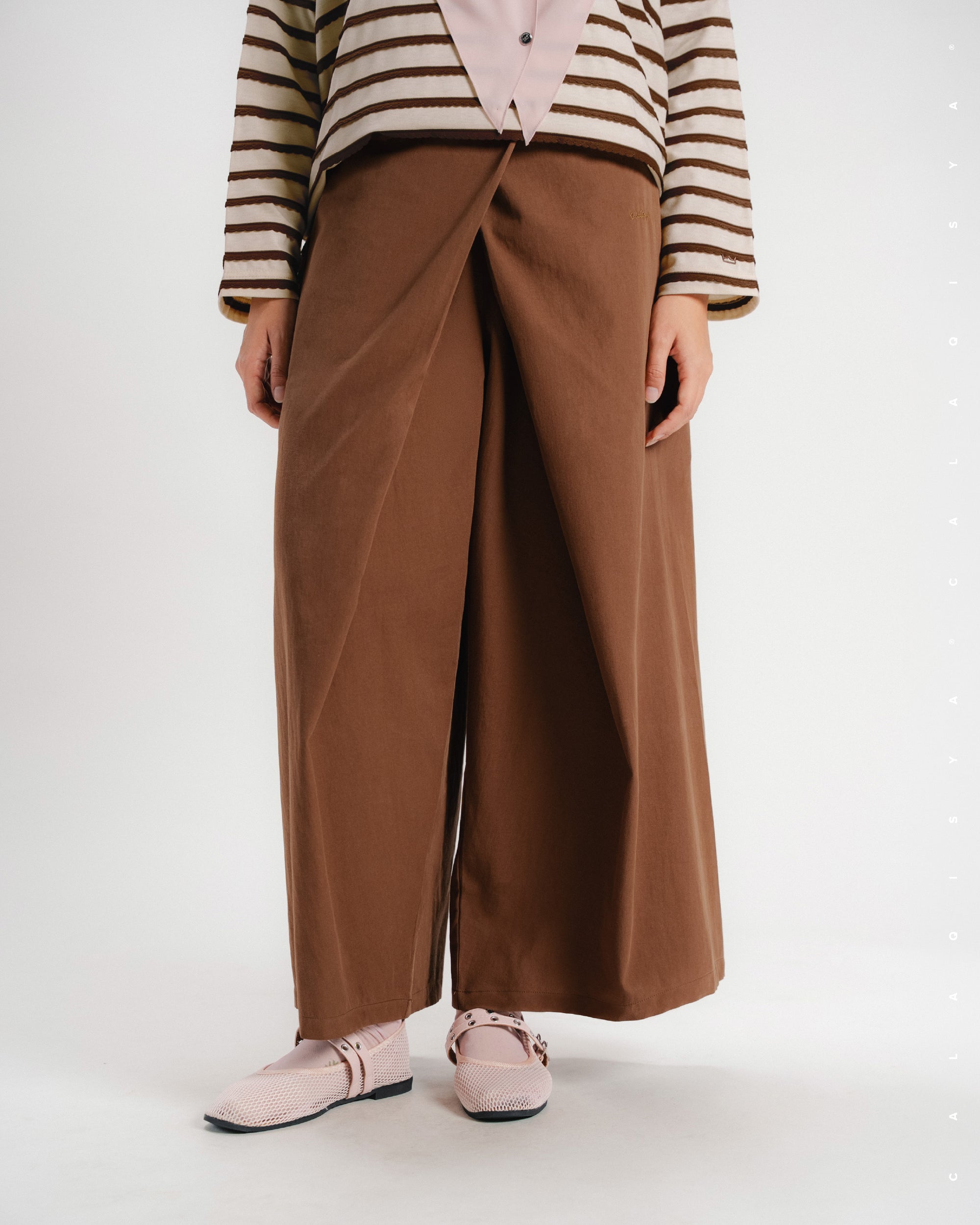 TORTA PANTS (100% COTTON) IN CAMBRIDGE BROWN