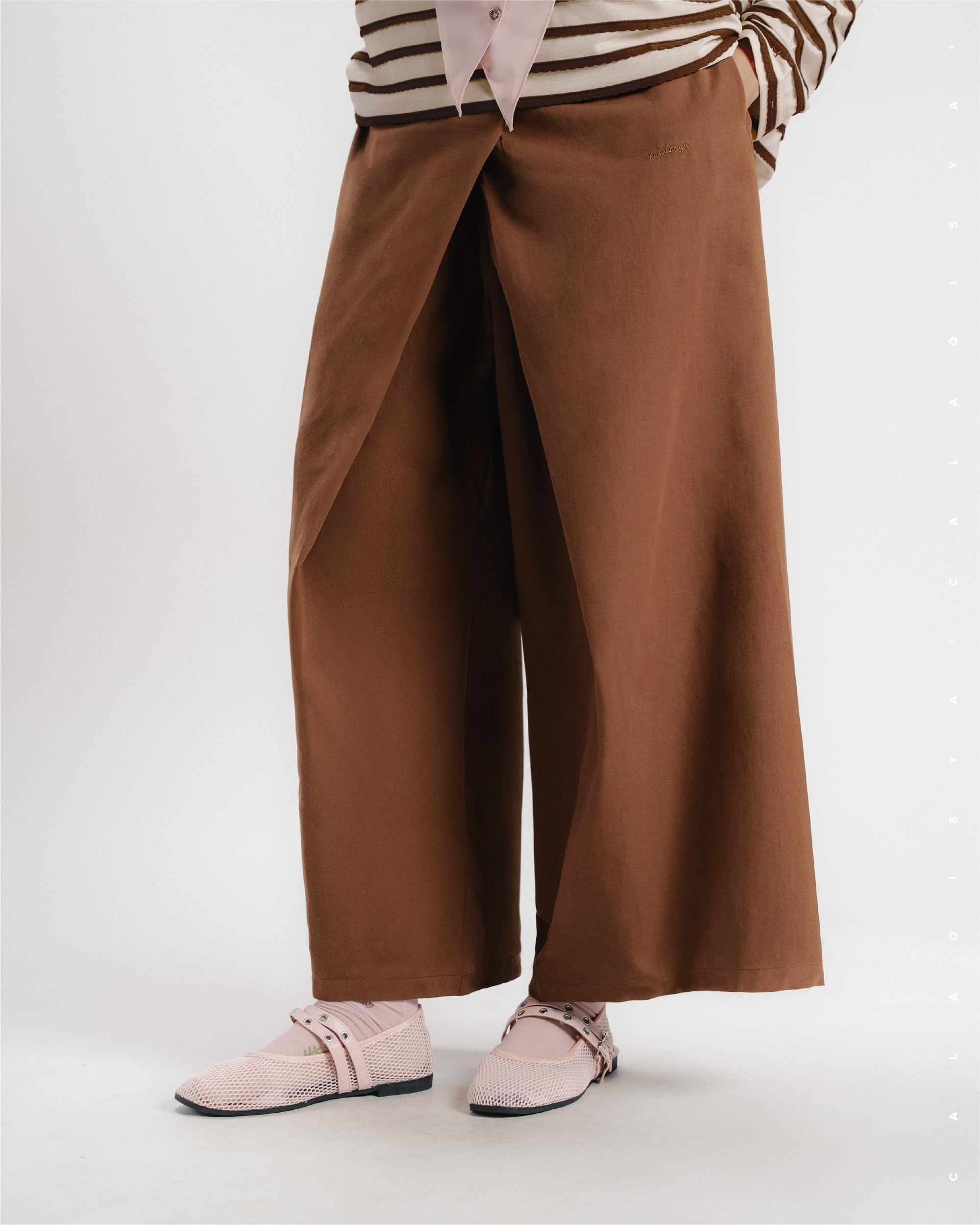 TORTA PANTS (100% COTTON) IN CAMBRIDGE BROWN