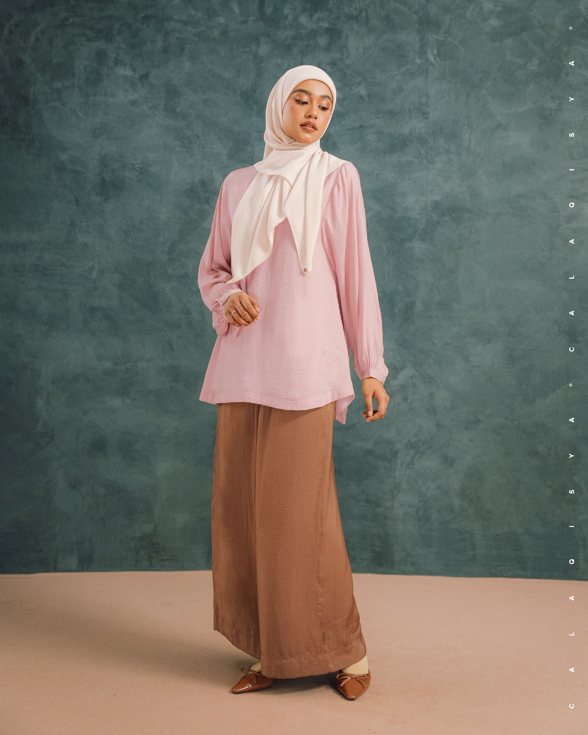 LAUREL BALLOON SLEEVE TOP IN CHALK PINK