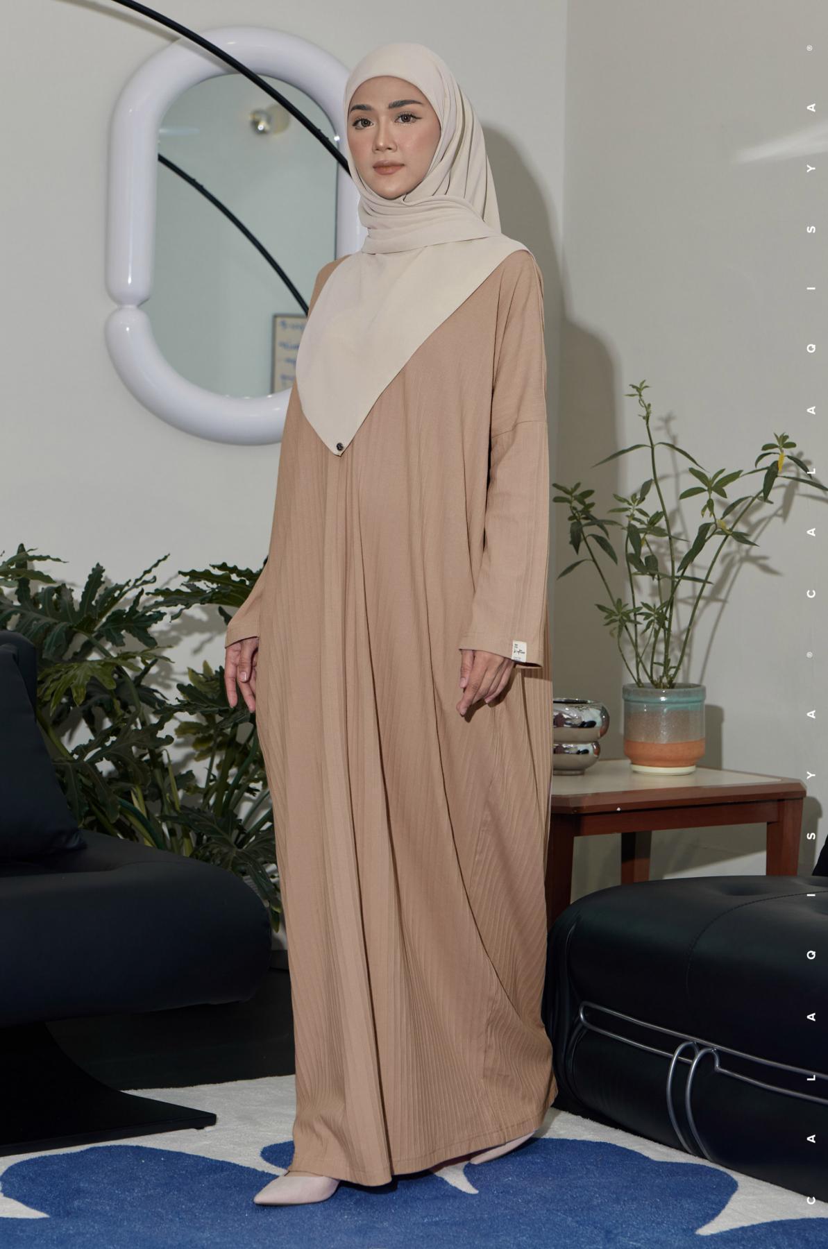 comfortwear-reflection-dress-in-latte-01-20231214170700