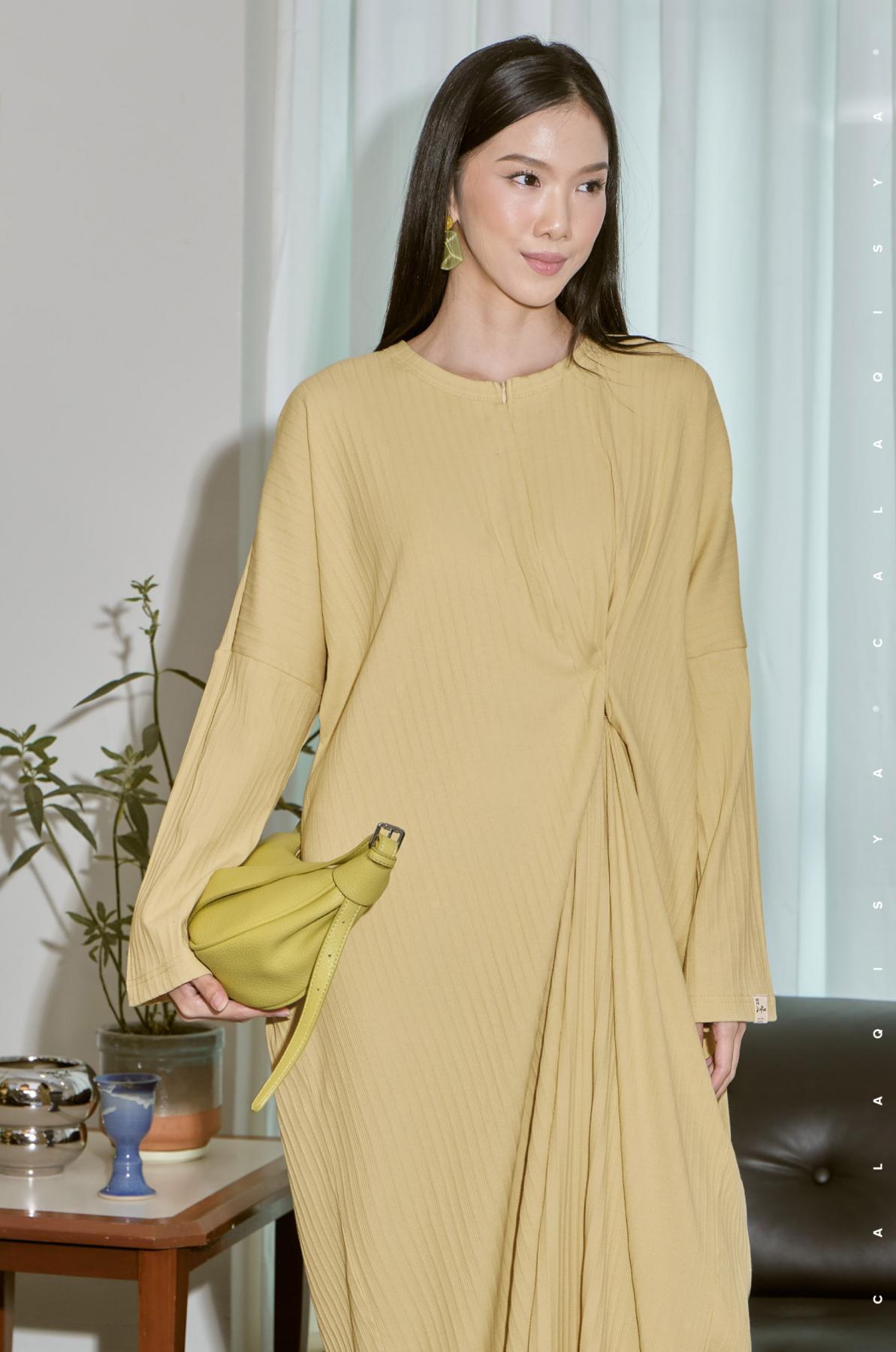 comfortwear-reflection-dress-in-yellow-iris-02-20231214170153