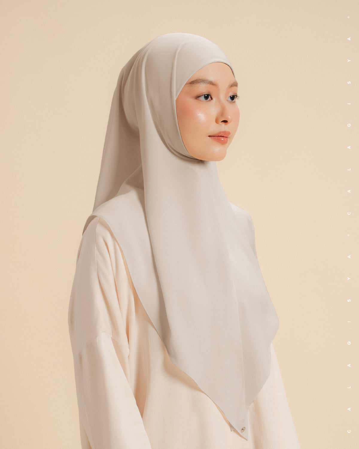 DANIAH TIE BACK UNDERCHIN (TRIANGLE) IN CRYSTAL GREY