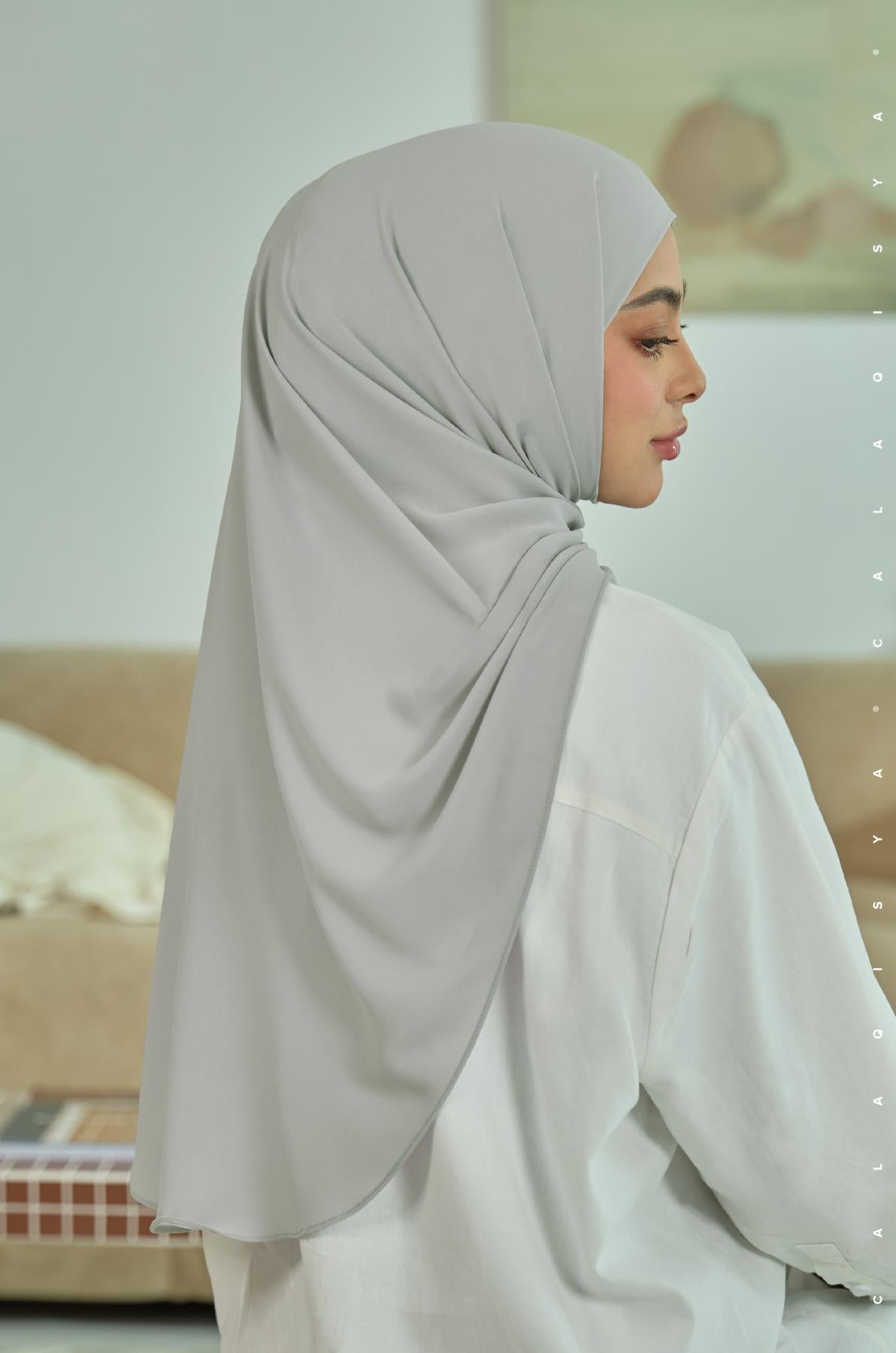 daniah-tie-back-underchin-in-quiet-grey-02-20240710180316