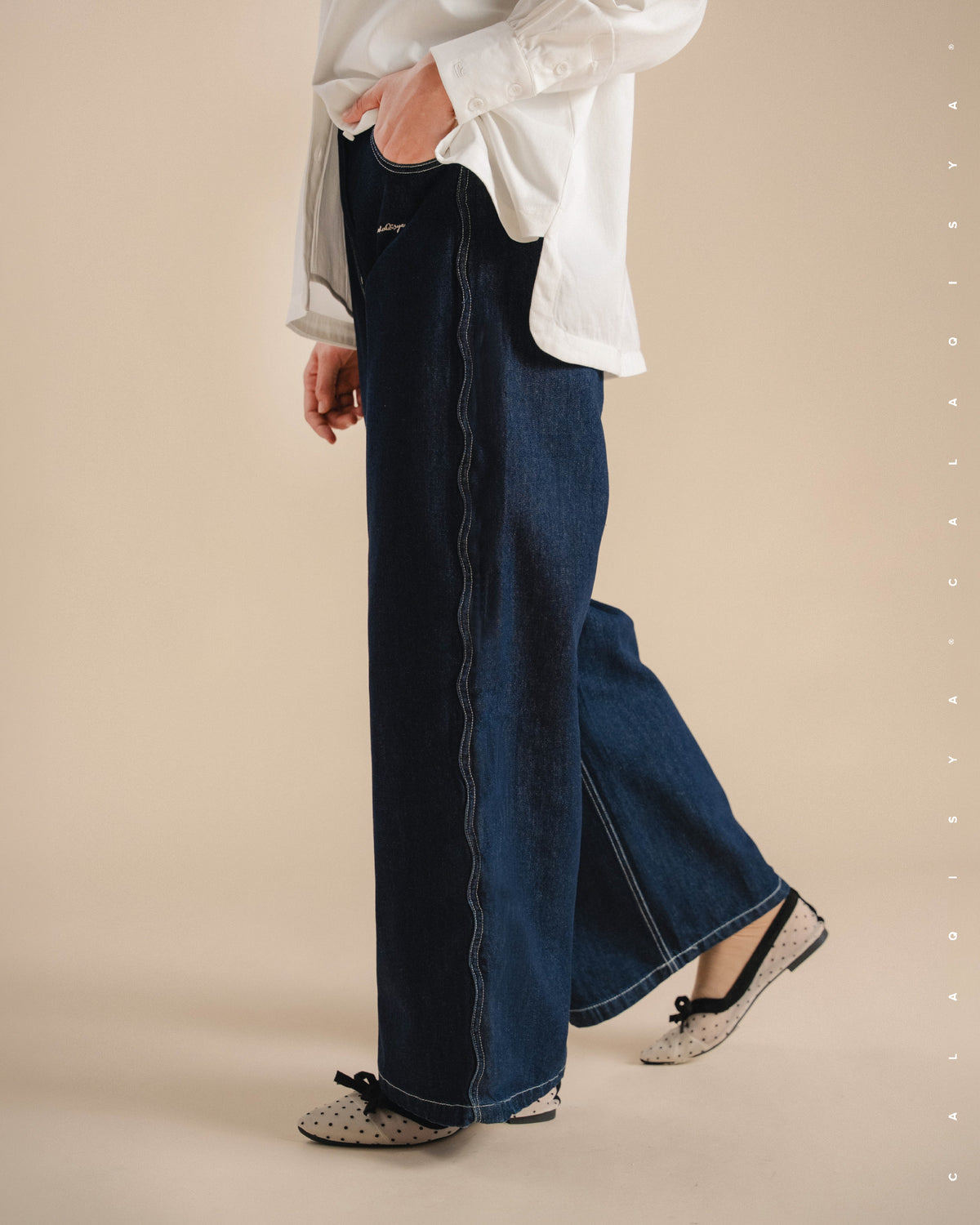 CRISP JEANS IN DARK BLUE DENIM
