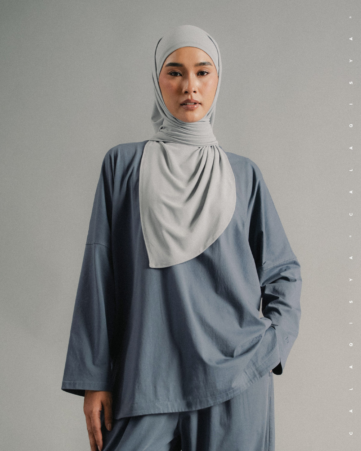 LIGHT TOP IN DARK SLATE