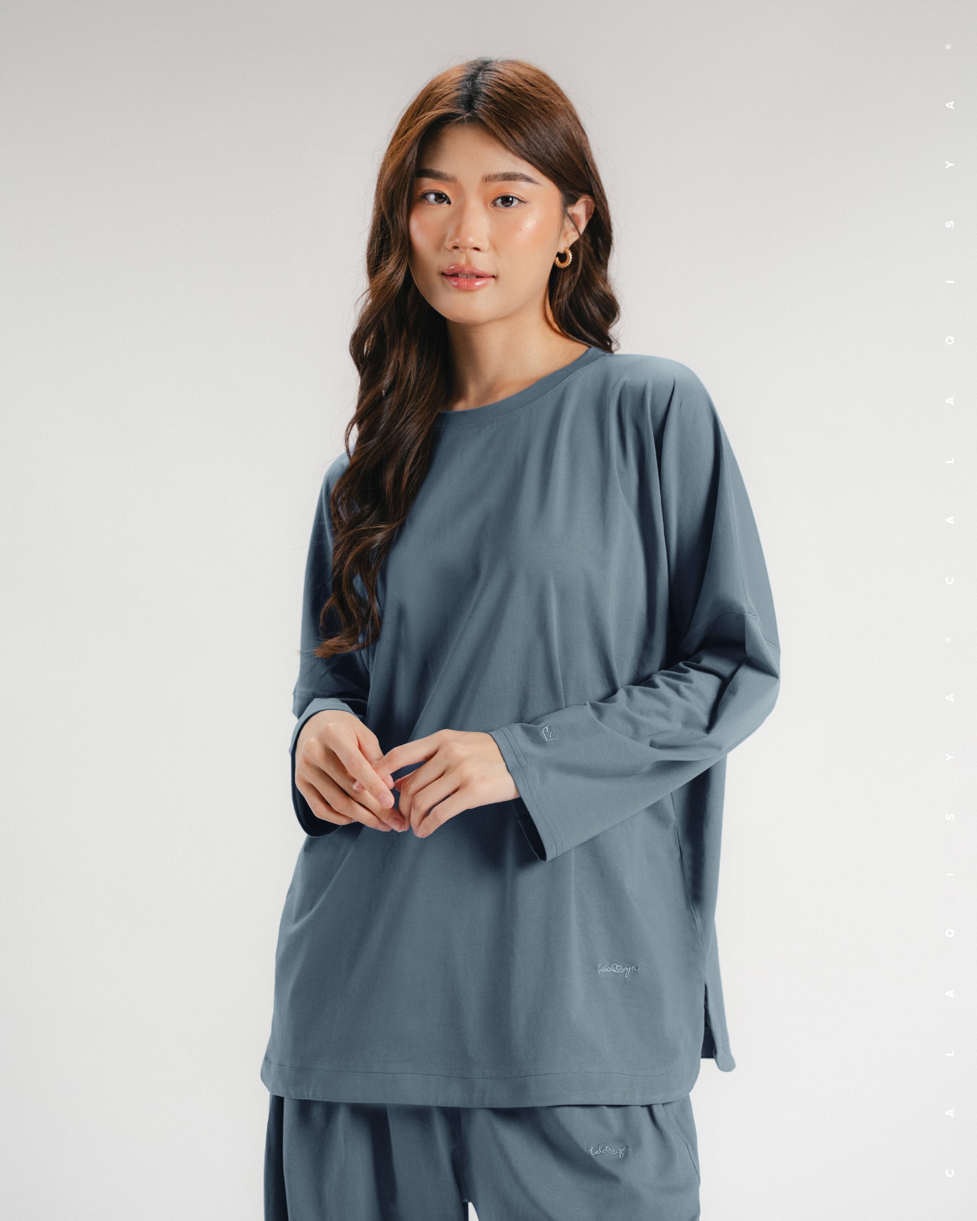 LIGHT TOP IN DARK SLATE