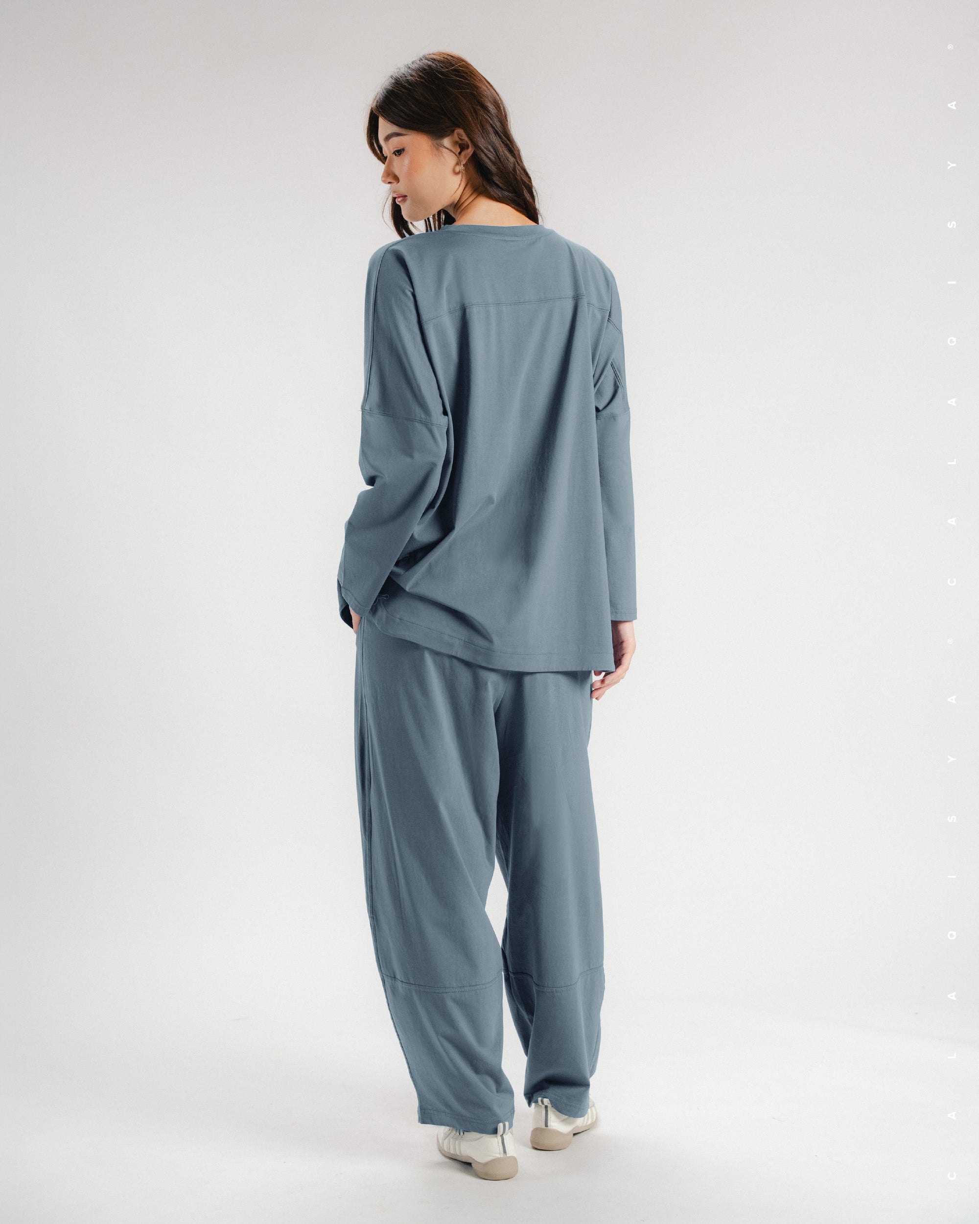 LIGHT TOP IN DARK SLATE