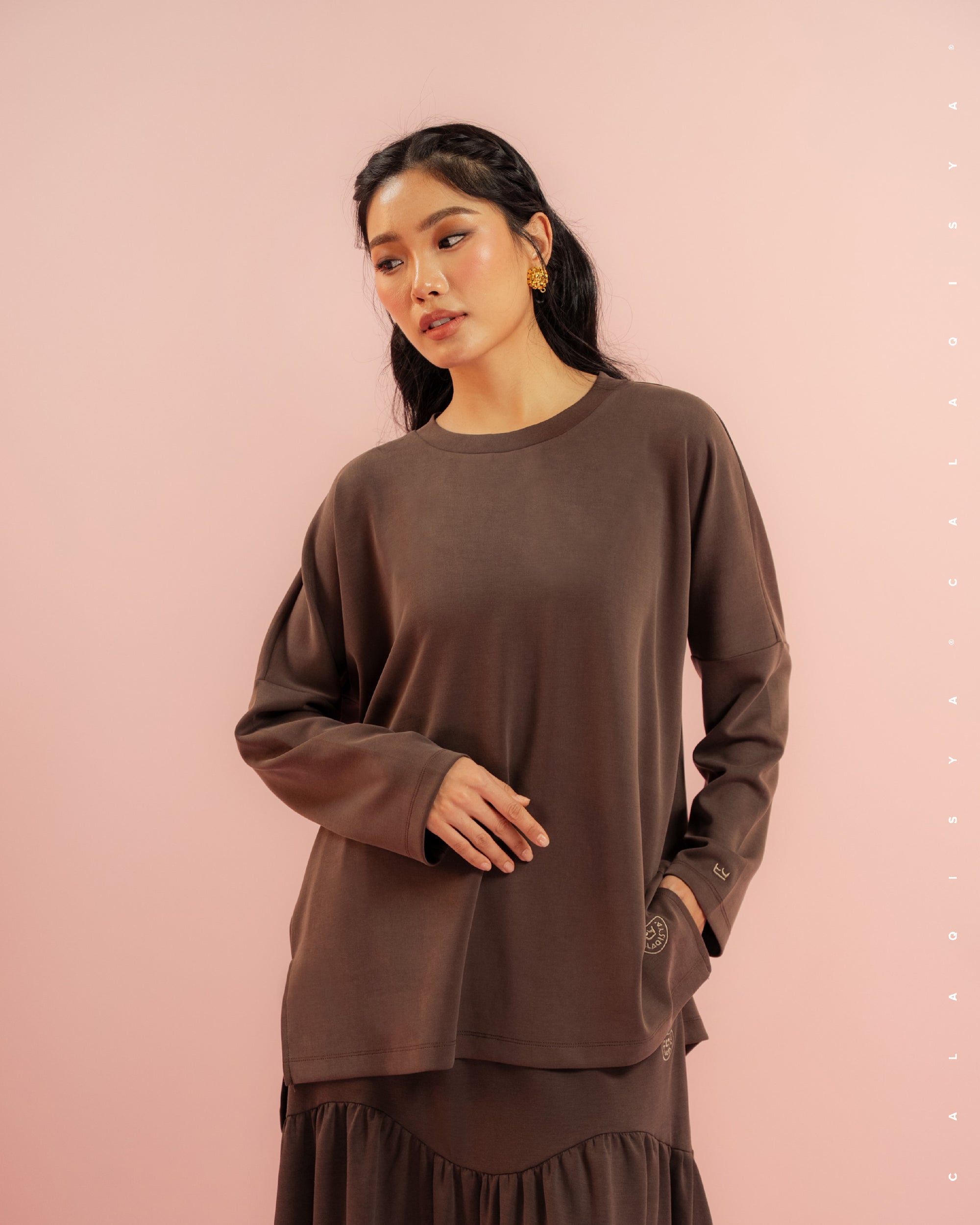 BREATHE RUSH SHIRT IN DEEP MAHOGANY
