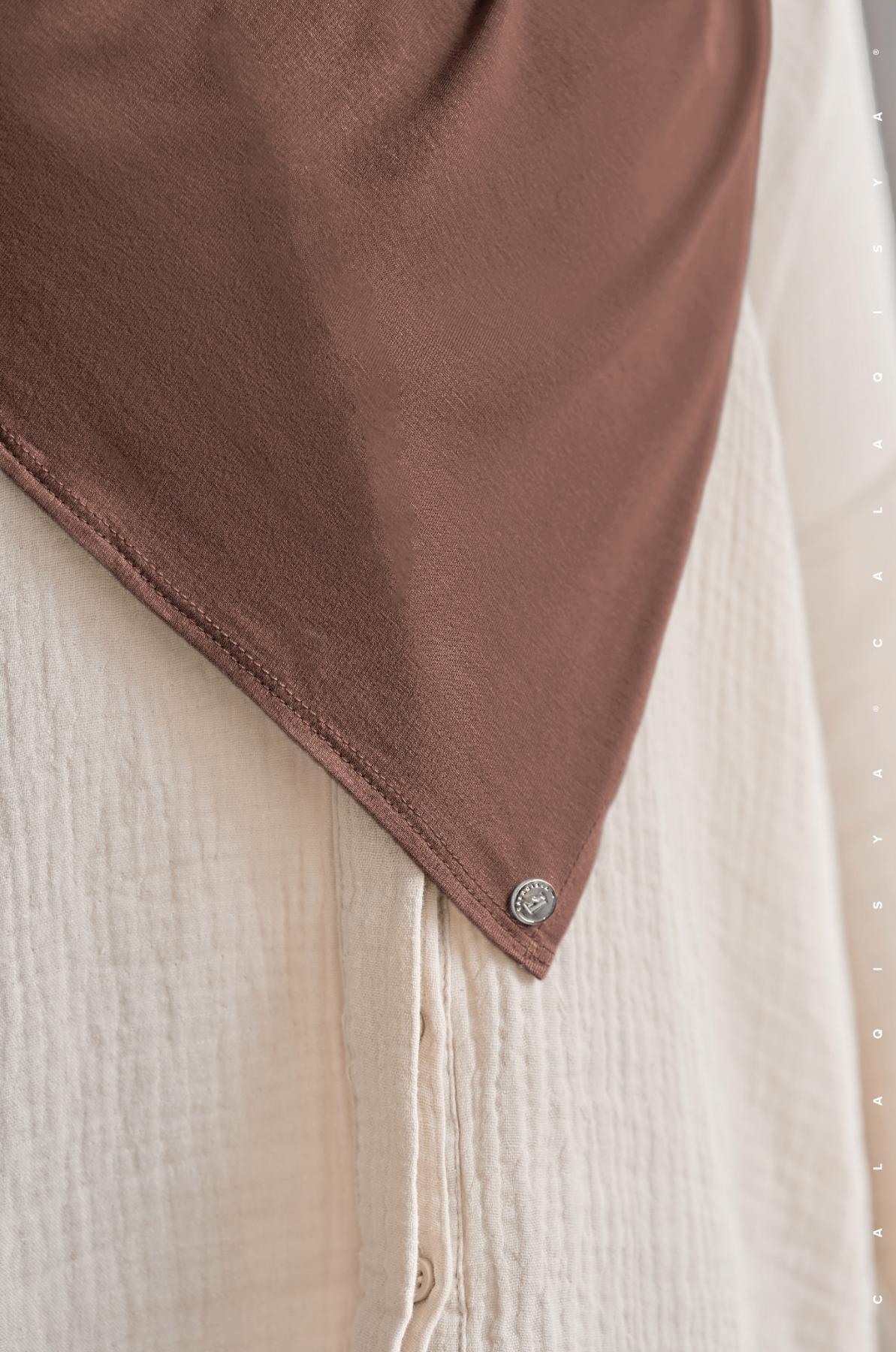 element-shawl-in-brown-stone-03-20230209154600