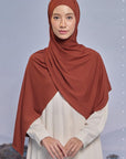 element-shawl-in-burnt-henna-02-20230627172402