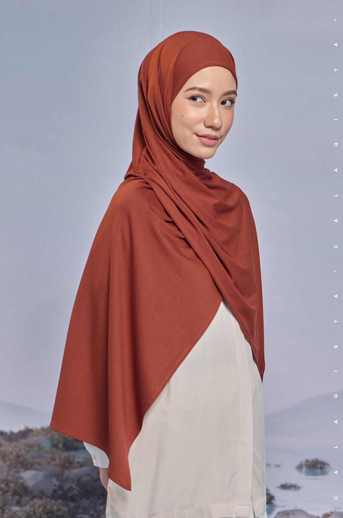 element-shawl-in-burnt-henna-03-20230627172402